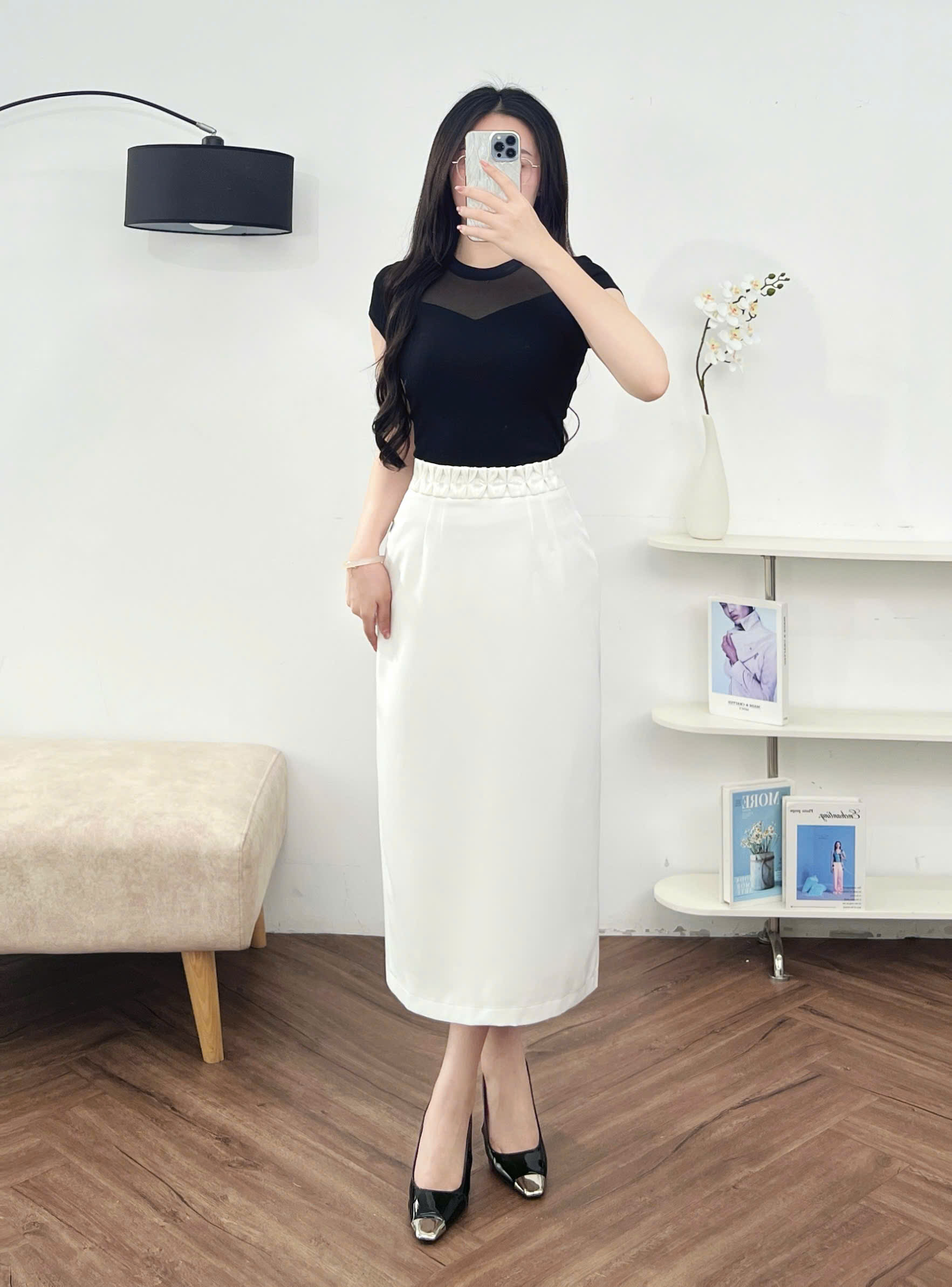 Mô tả Chân Váy 𝐂𝐂𝐇𝐀𝐓 Dáng Suông Cạp Smocking Thân Trước Chất Liệu Tuytsi Cao Cấp 15CDS2028ST - 1