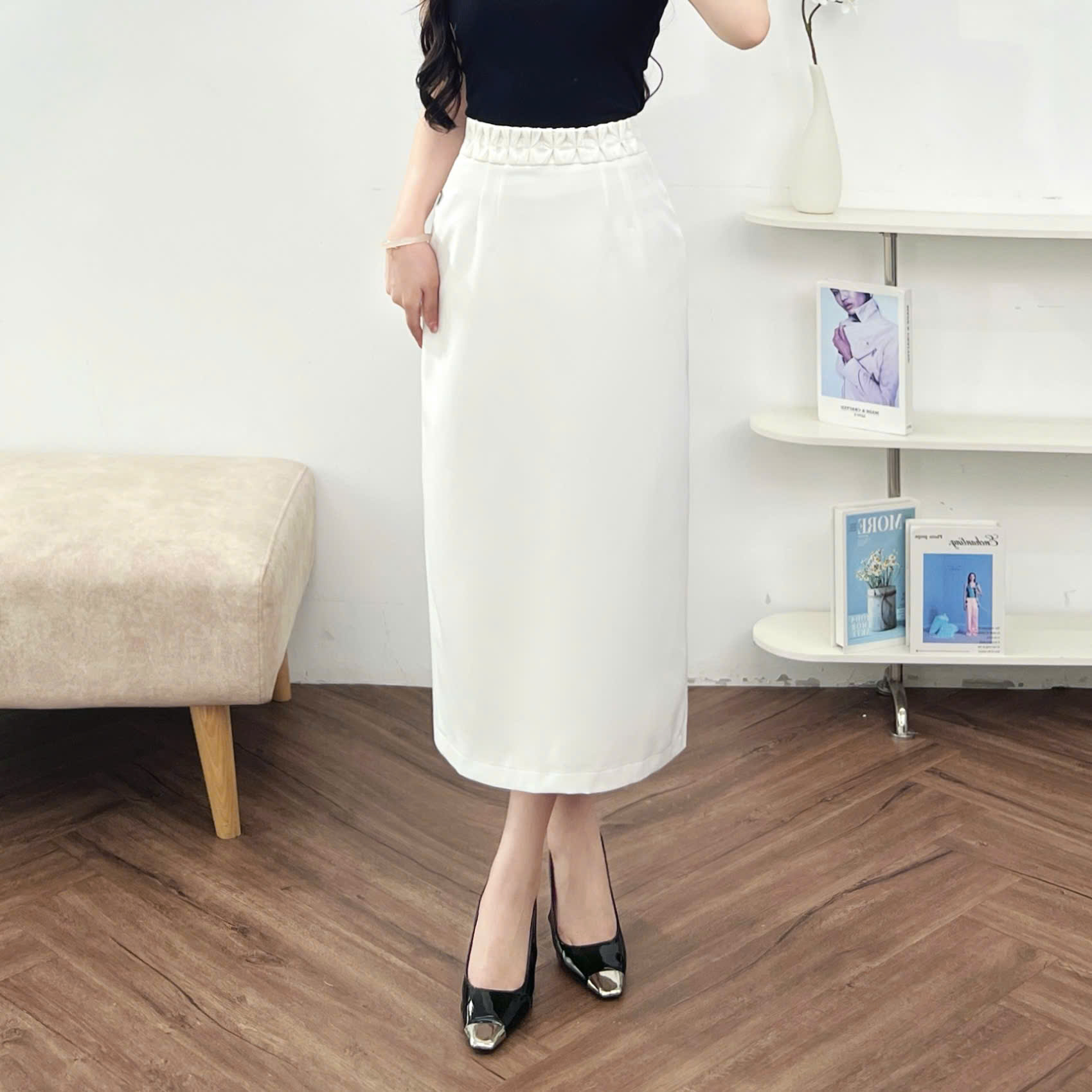 Mô tả Chân Váy 𝐂𝐂𝐇𝐀𝐓 Dáng Suông Cạp Smocking Thân Trước Chất Liệu Tuytsi Cao Cấp 15CDS2028ST - 2
