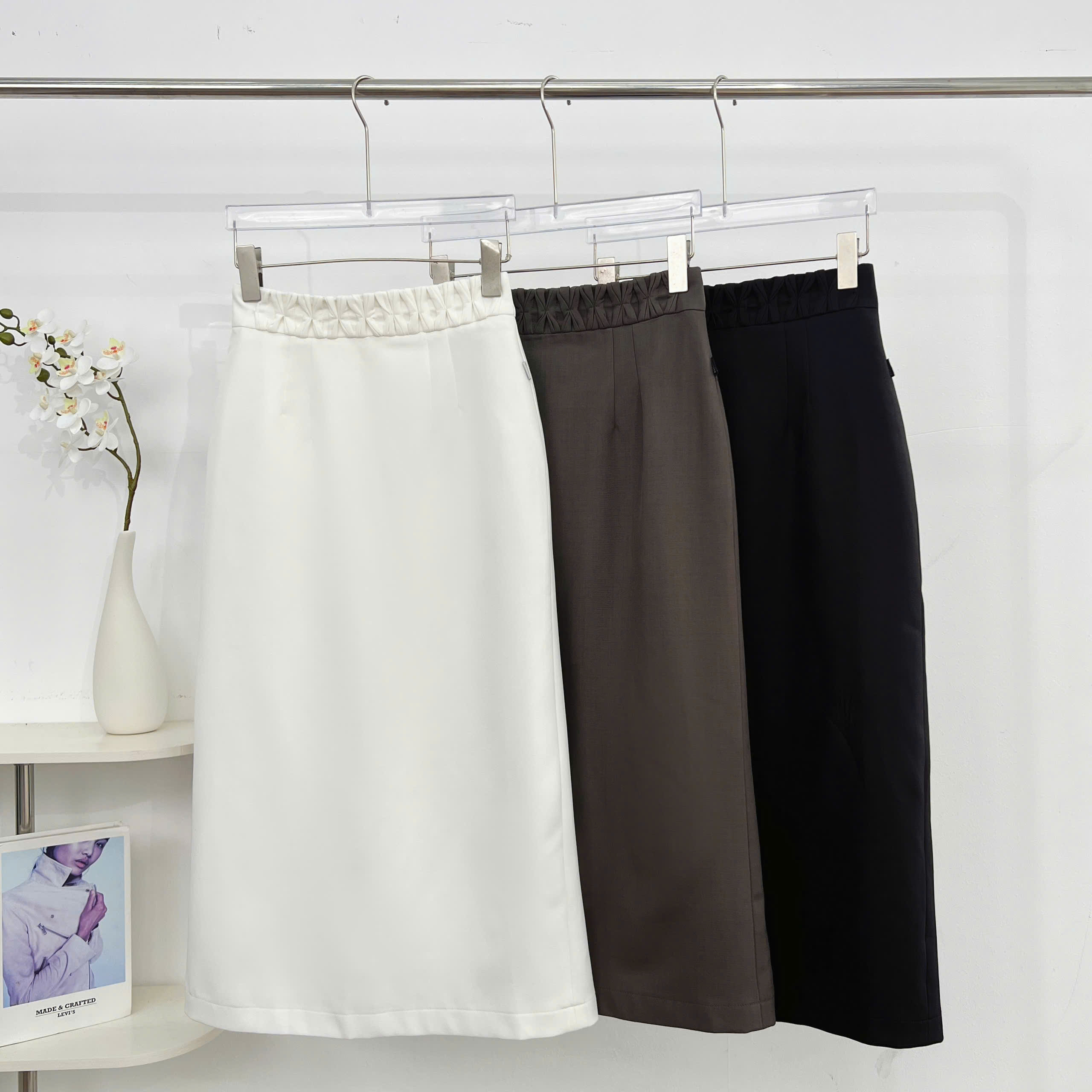 Mô tả Chân Váy 𝐂𝐂𝐇𝐀𝐓 Dáng Suông Cạp Smocking Thân Trước Chất Liệu Tuytsi Cao Cấp 15CDS2028ST - 3