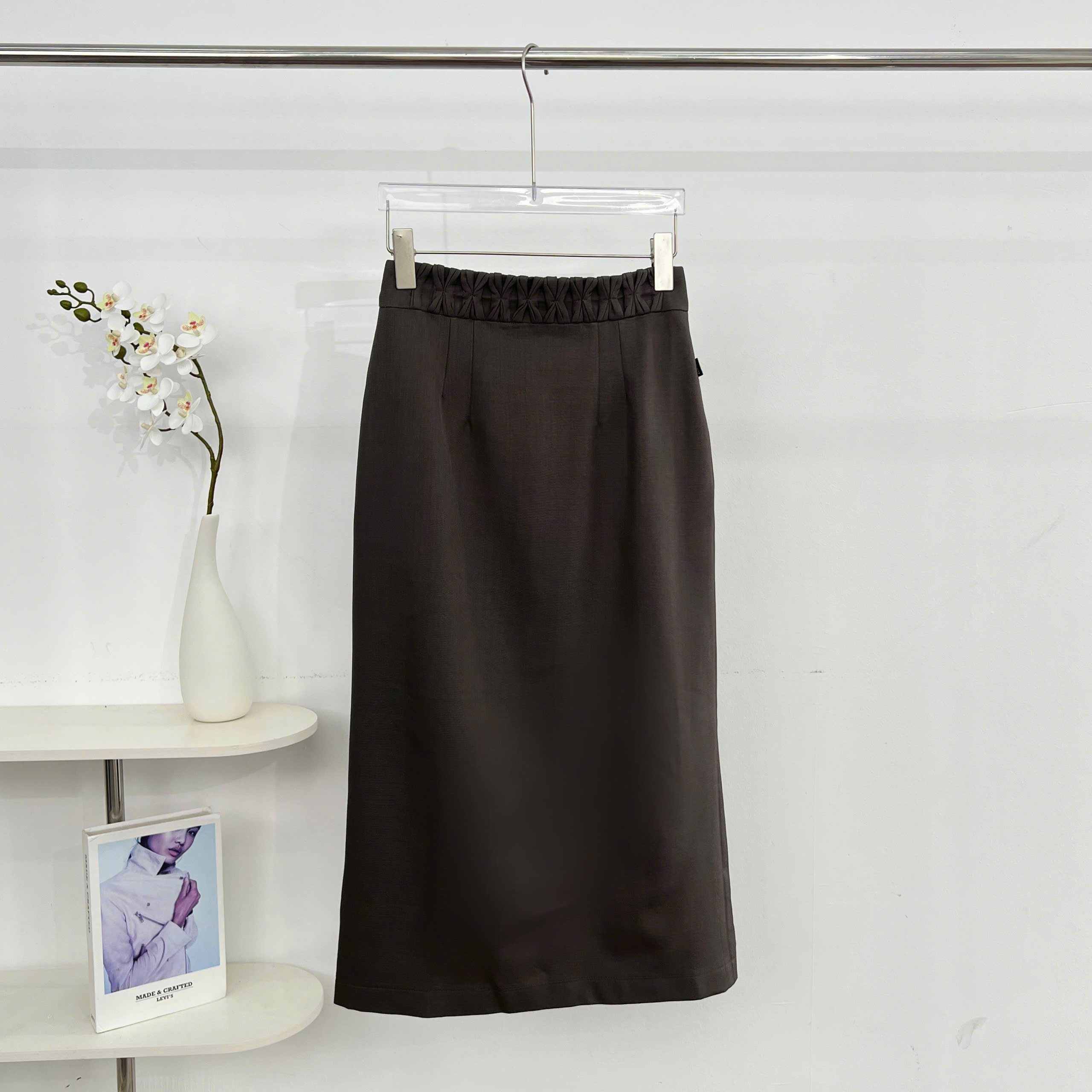 Mô tả Chân Váy 𝐂𝐂𝐇𝐀𝐓 Dáng Suông Cạp Smocking Thân Trước Chất Liệu Tuytsi Cao Cấp 15CDS2028ST - 6