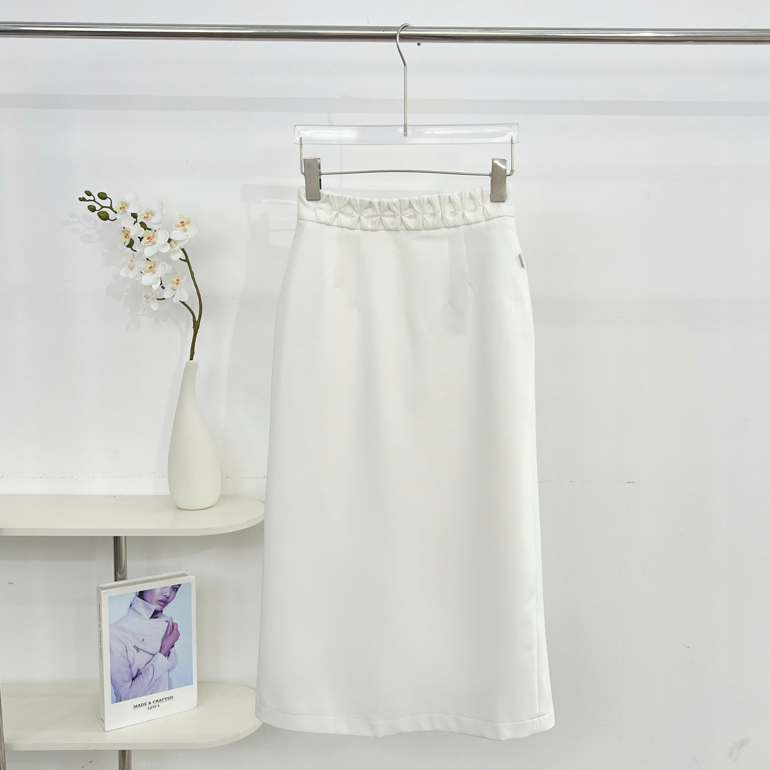 Mô tả Chân Váy 𝐂𝐂𝐇𝐀𝐓 Dáng Suông Cạp Smocking Thân Trước Chất Liệu Tuytsi Cao Cấp 15CDS2028ST - 8