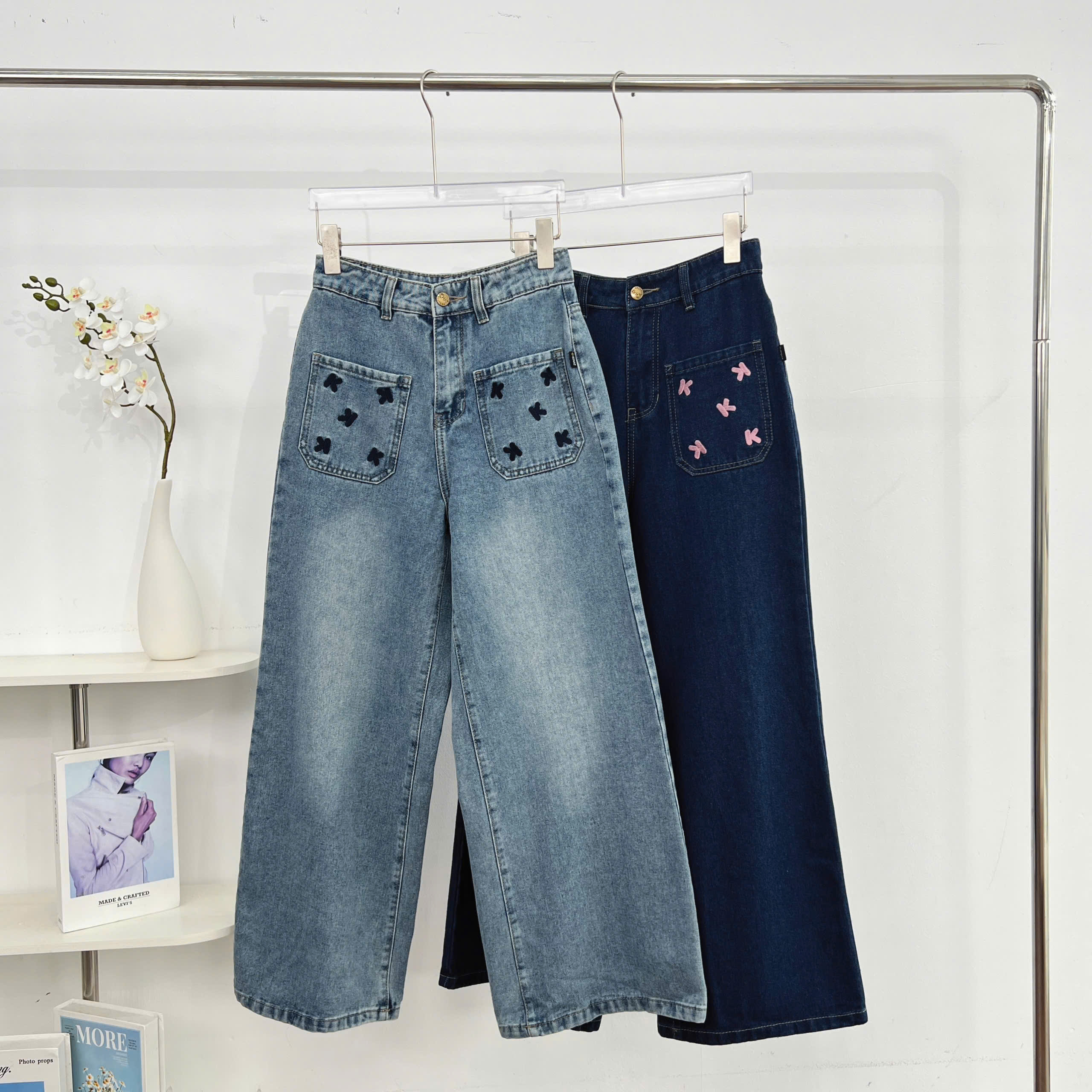 Mô tả Quần Jean Nữ 𝐂𝐂𝐇𝐀𝐓 Dáng Suông Chữ K Trang Trí Túi Chất Liệu Jeans Cao Cấp 15GDJ2020ST - 5