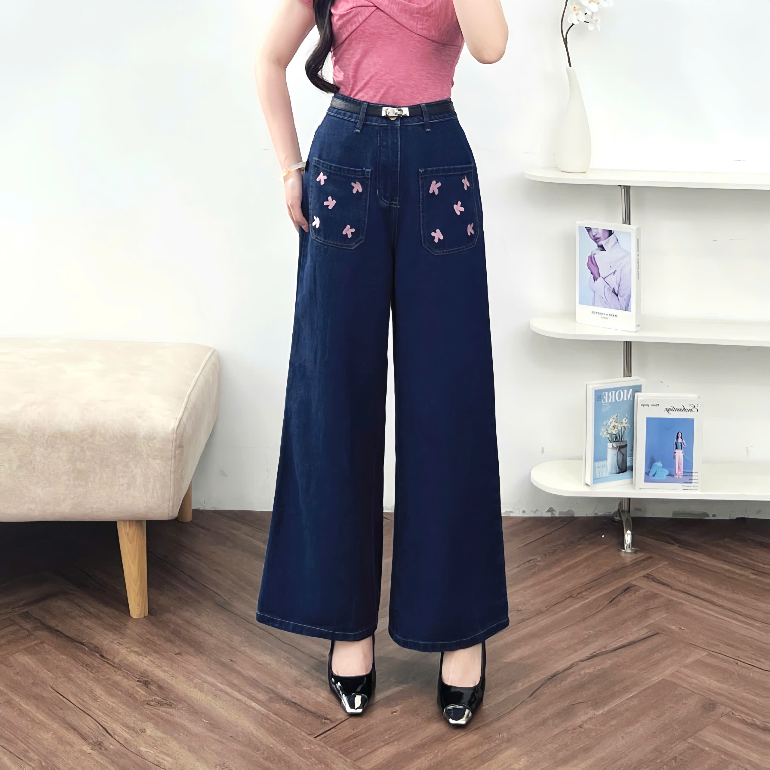 Mô tả Quần Jean Nữ 𝐂𝐂𝐇𝐀𝐓 Dáng Suông Chữ K Trang Trí Túi Chất Liệu Jeans Cao Cấp 15GDJ2020ST - 4