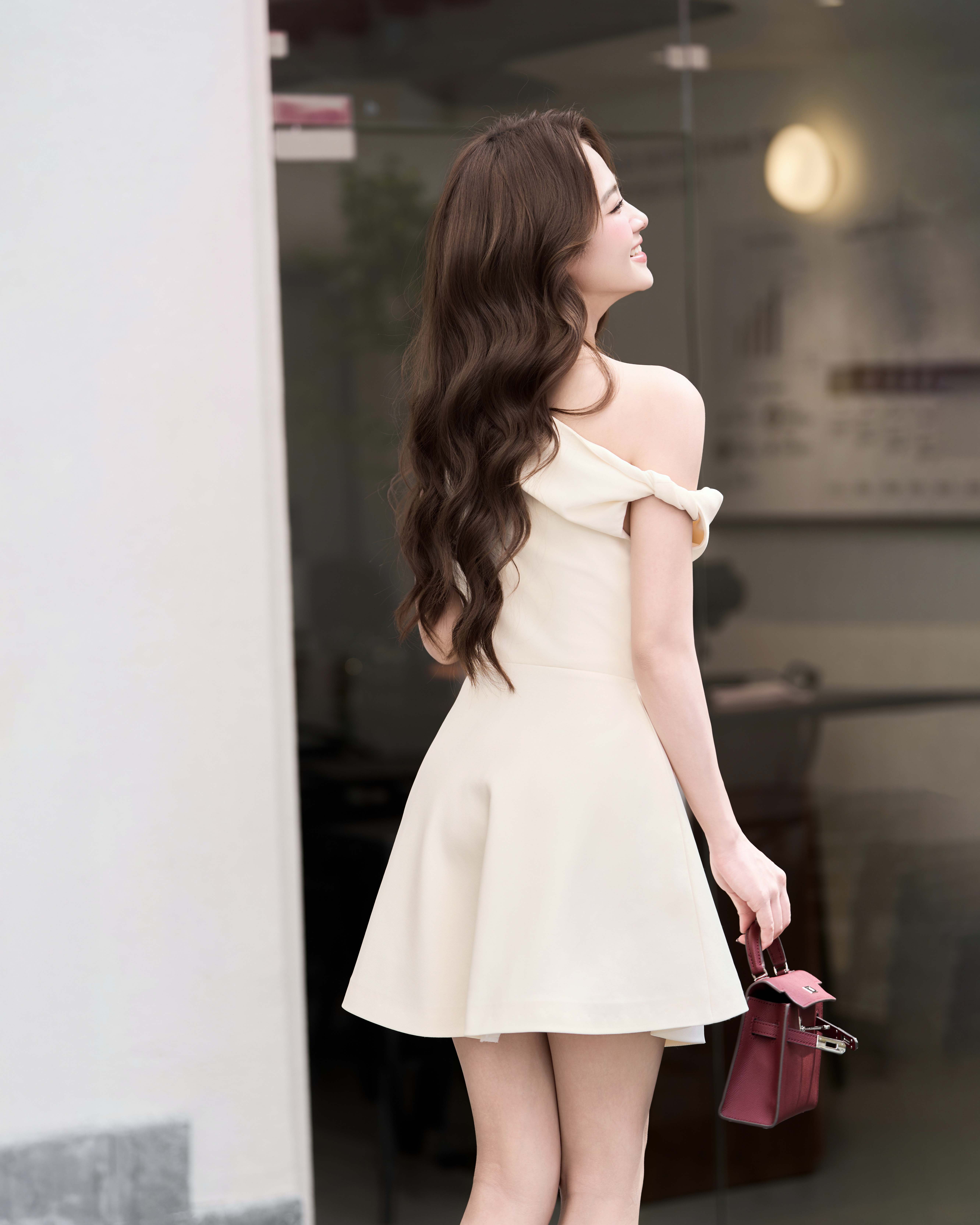 Mô tả RECHIC Đầm ngắn Eryk lệch vai chiết eo dáng xòe sang trọng thanh lịch nữ tính - 2