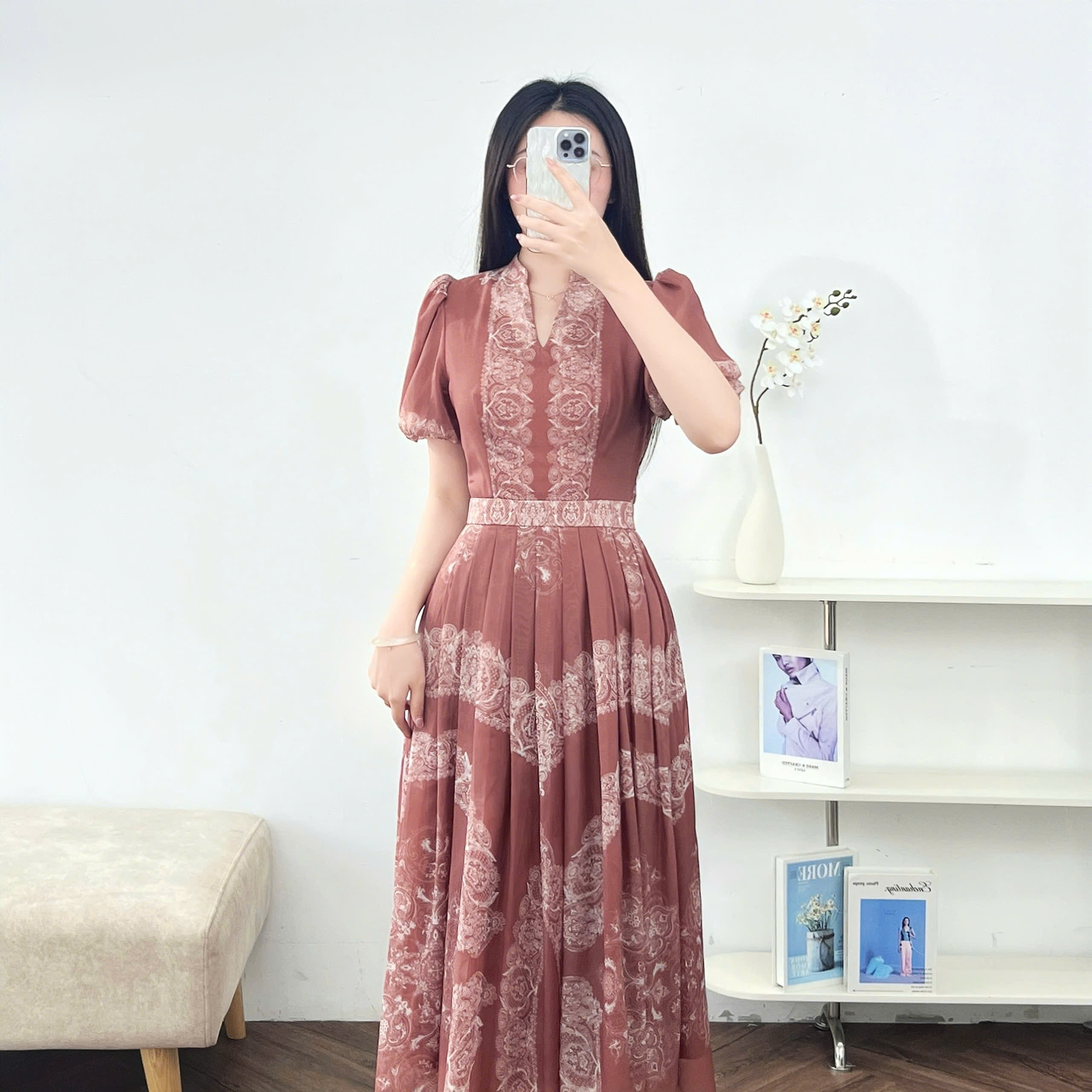 Mô tả Đầm Nữ 𝐂𝐂𝐇𝐀𝐓 Dáng Xòe Ly Họa Tiết Crystal Chất Liệu Voan Mềm Mại 15VNV5001XT - 1