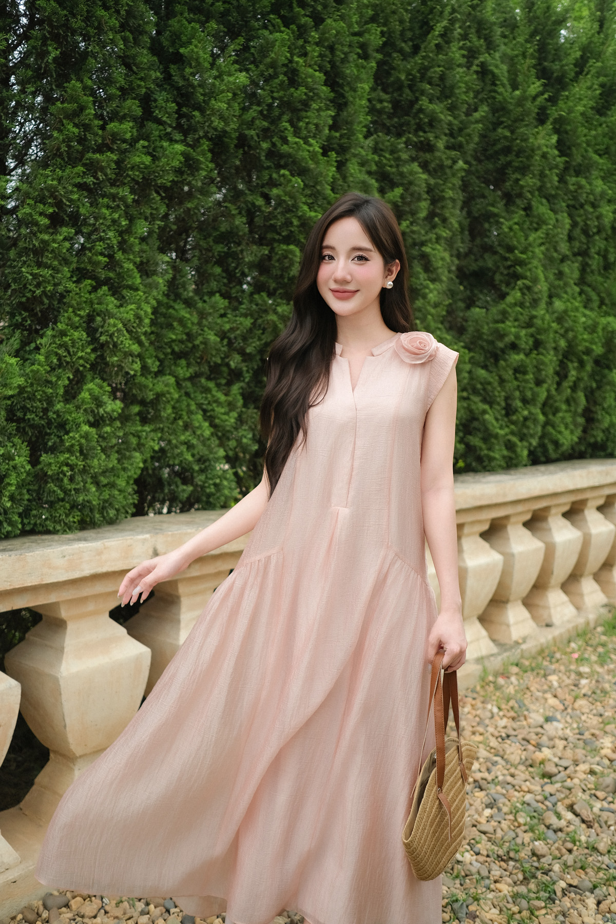Mô tả Đầm Maxi Claire Dáng Suông Dài Cổ Tàu 2 Lớp Tơ VIEN TRAN VS63M25H020 - 1