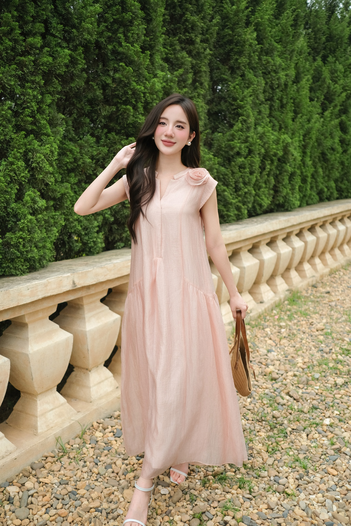 Mô tả Đầm Maxi Claire Dáng Suông Dài Cổ Tàu 2 Lớp Tơ VIEN TRAN VS63M25H020 - 2