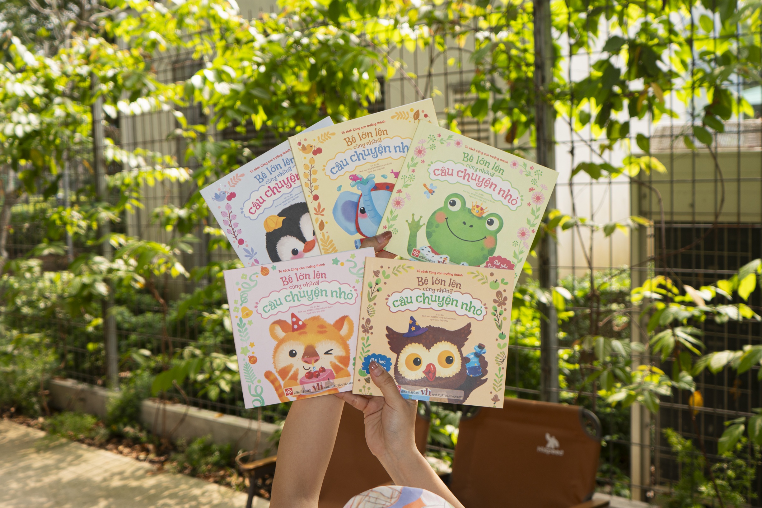 Mô tả Sách - Bé lớn lên cùng những câu chuyện nhỏ - Đinh Tị Books - 1