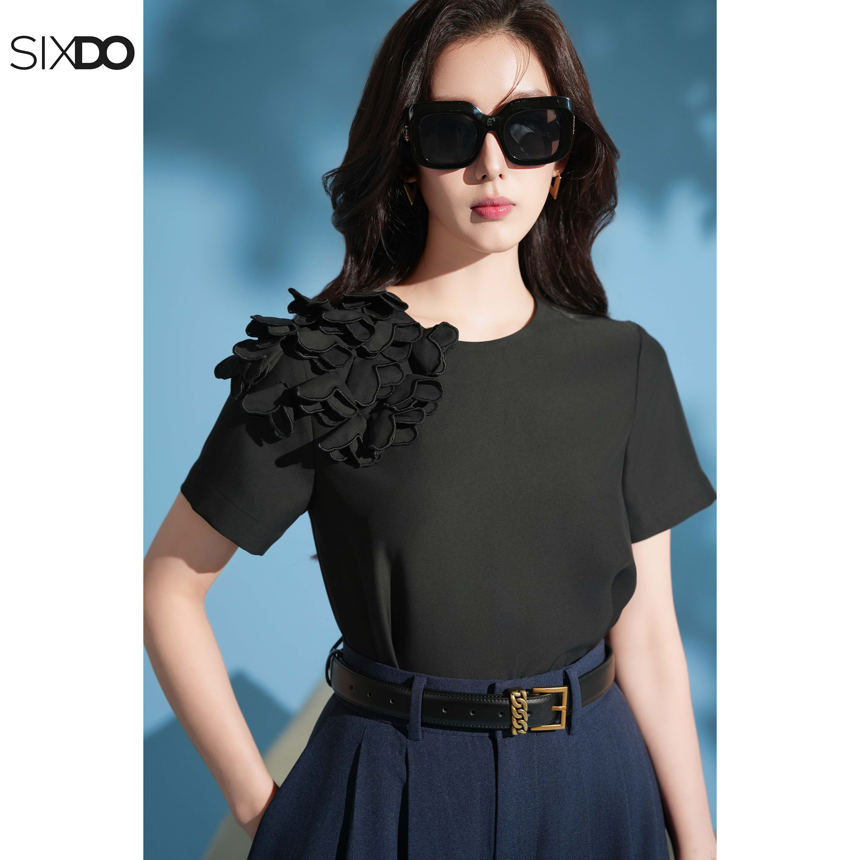 Mô tả Áo đen nữ cộc tay hoa 3D SIXDO (Black 3D Flower Woven Blouse) - 3