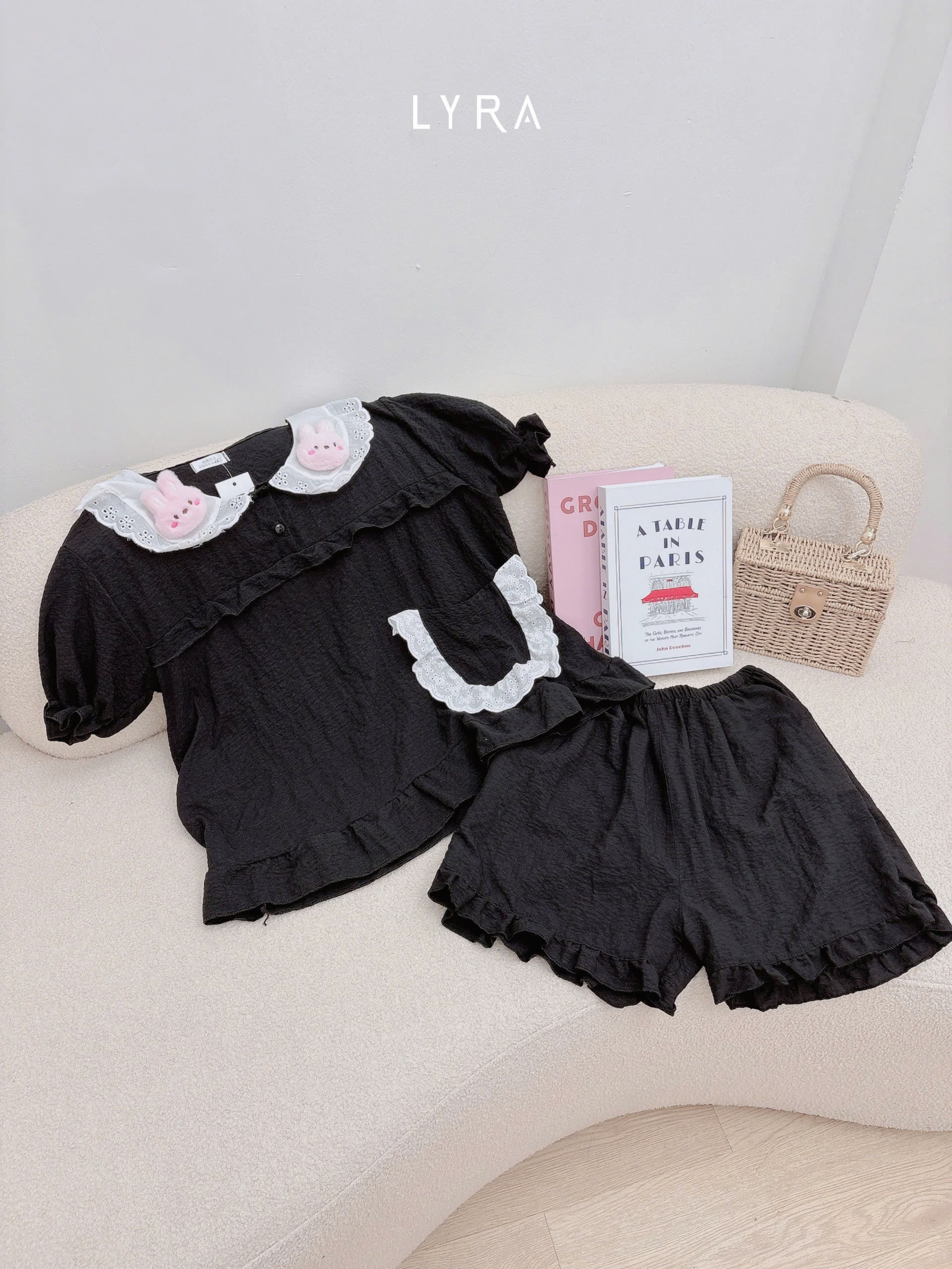 Mô tả LYRA - Bộ đồ ngủ nữ hình thỏ nổi cổ bèo phối túi viền ren, set đũi pijama thoải mái thoáng mát - LWNSE013 - 4