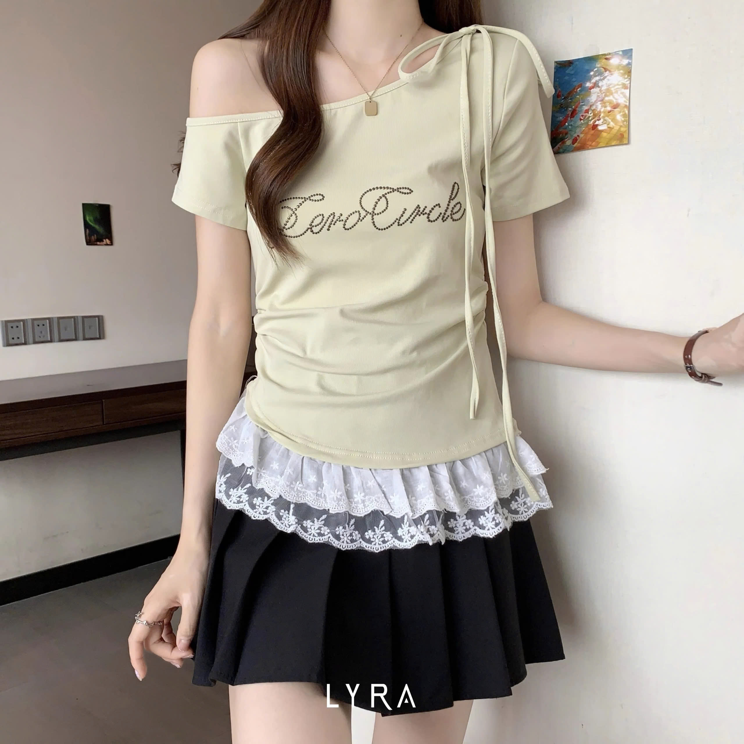 Mô tả LYRA - Áo thun nữ cách điệu dây nơ, áo lệch vai phối viền ren bèo Zero Circle tiểu thư nhẹ nhàng sang chảnh - CSYAC0297 - 3