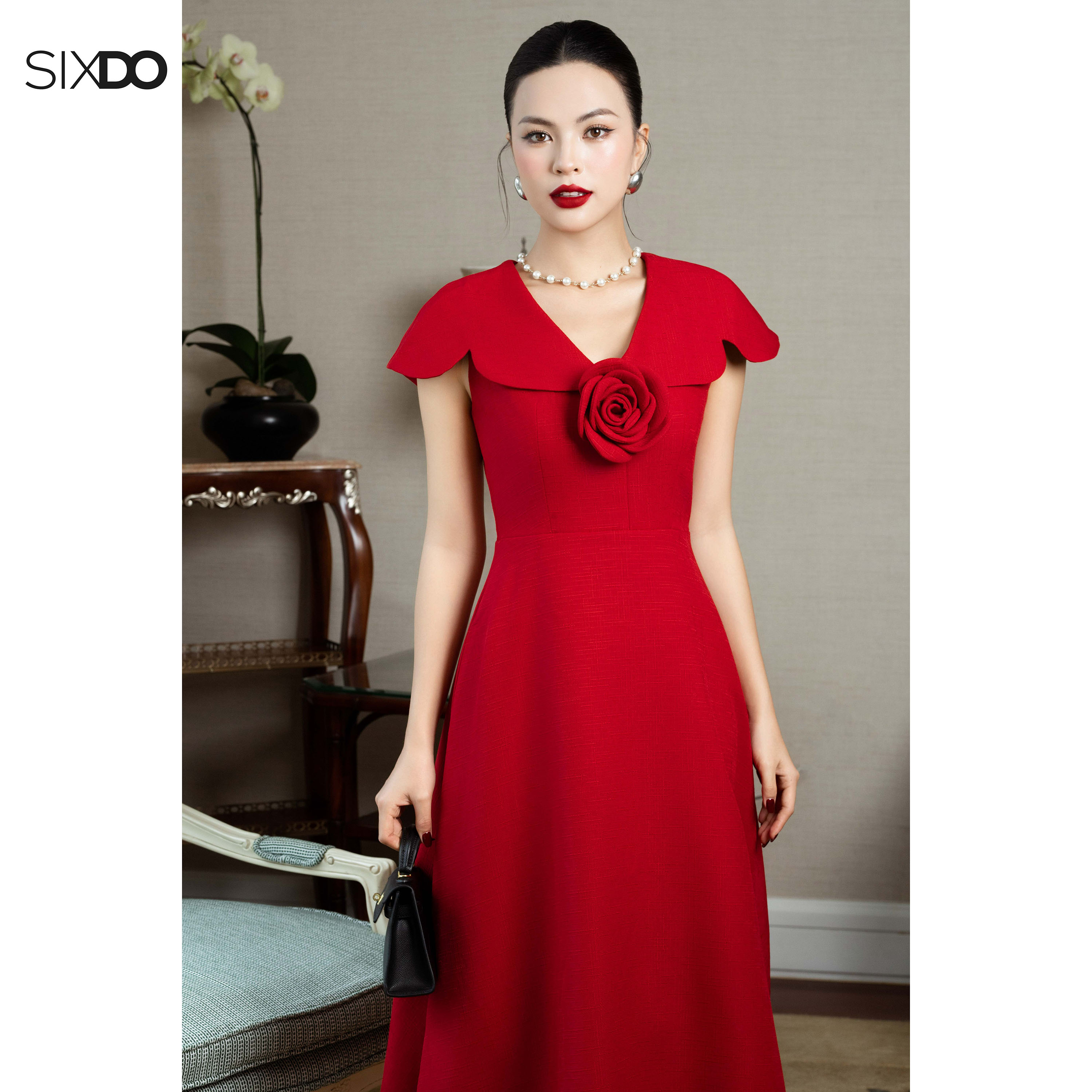Mô tả Đầm đỏ xòe cổ tim phối hoa SIXDO (Red Woven Flared Dress With Flower) - 5