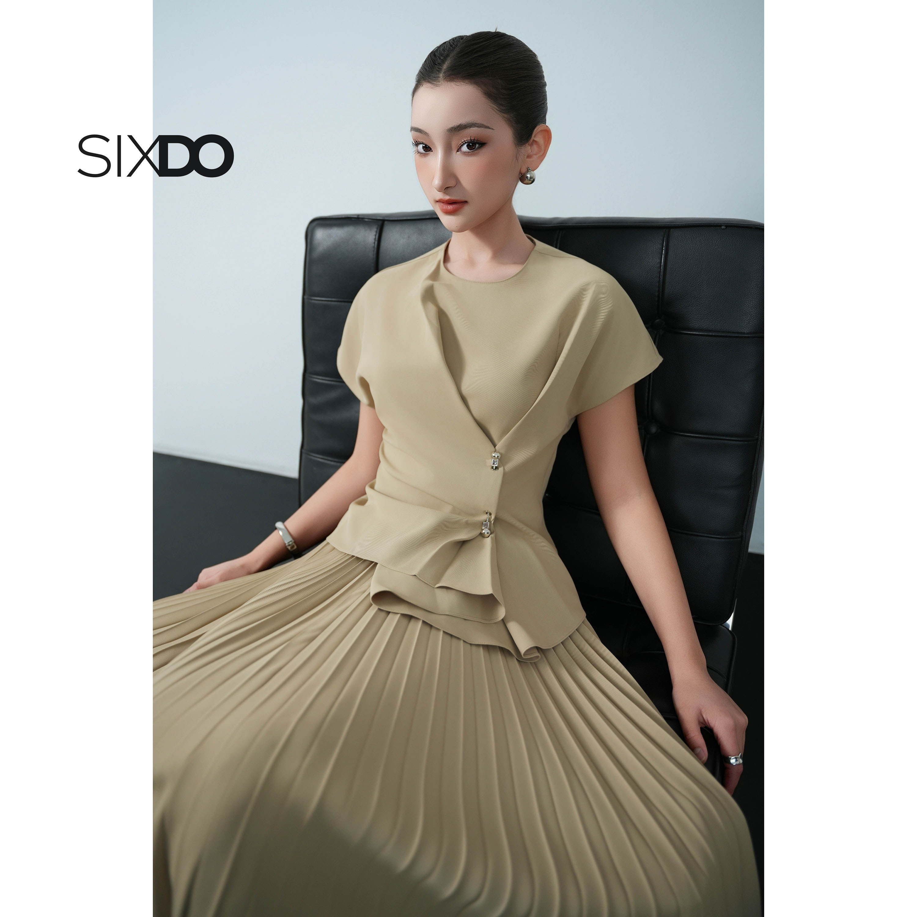 Mô tả Áo nữ cổ tròn tay ngắn SIXDO (Woven Blouse) - 2