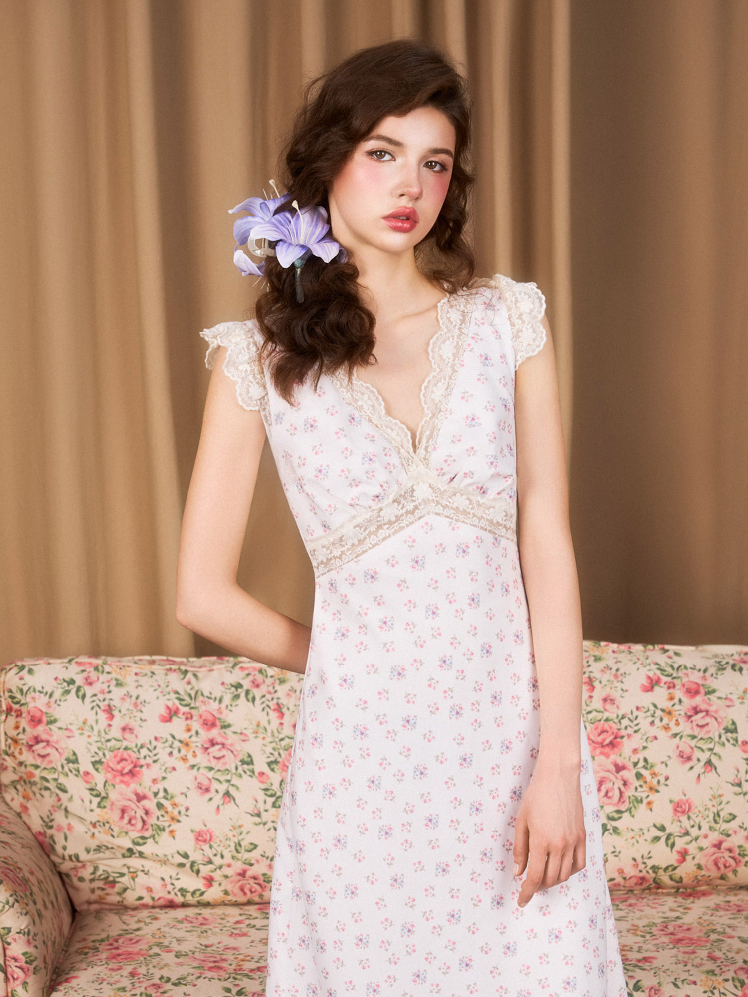 Mô tả Đầm Midi MARC FASHION Họa Tiết Hoa Cổ V Phối Ren - FAVH011025 - 1