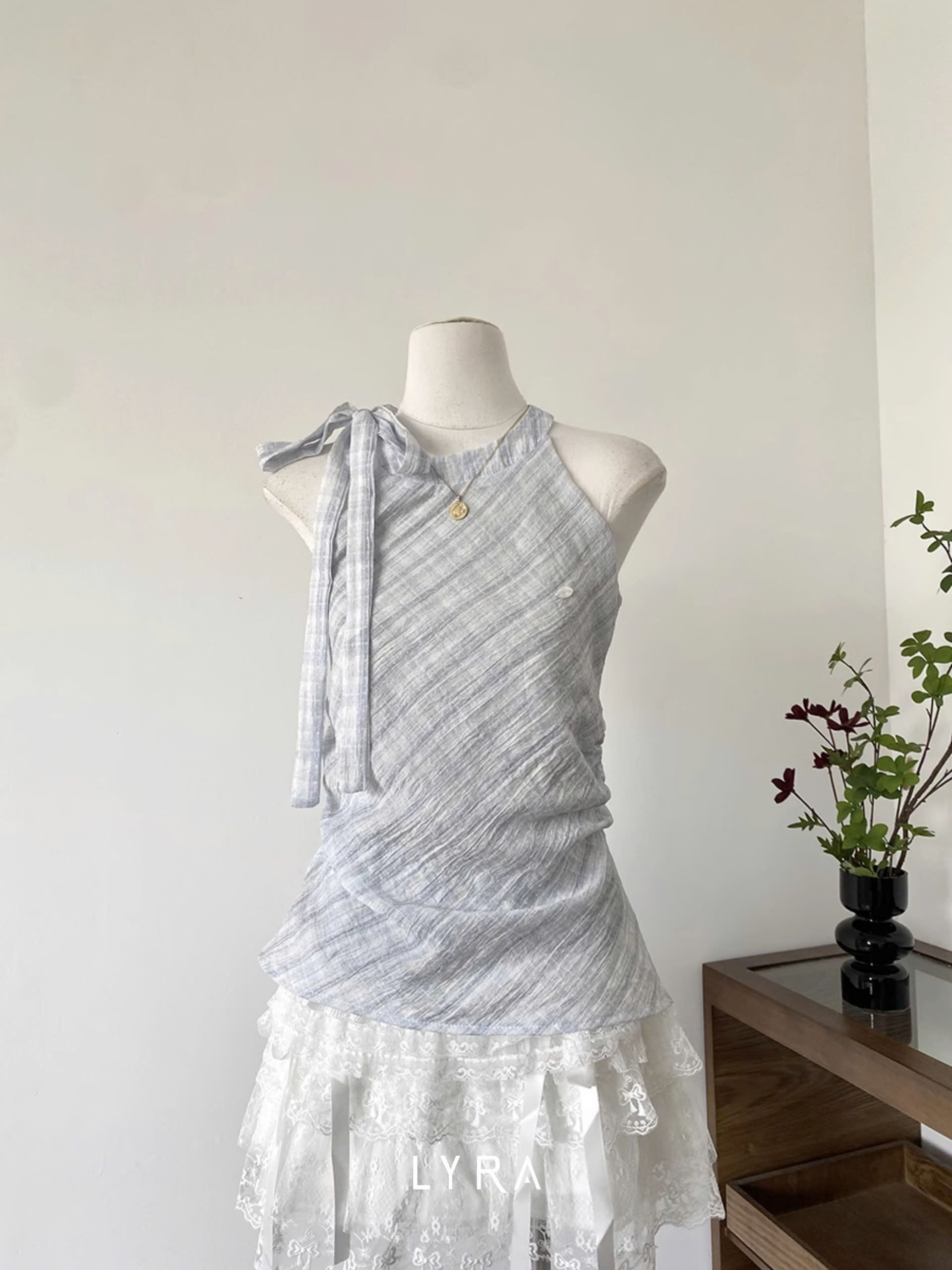 Mô tả LYRA - Áo Yếm Kẻ Cách Điệu Dây Nơ Viền Ren Nhún Eo Phong Cách Tiểu Thư Hàn Quốc - CSYAC0290 - 7