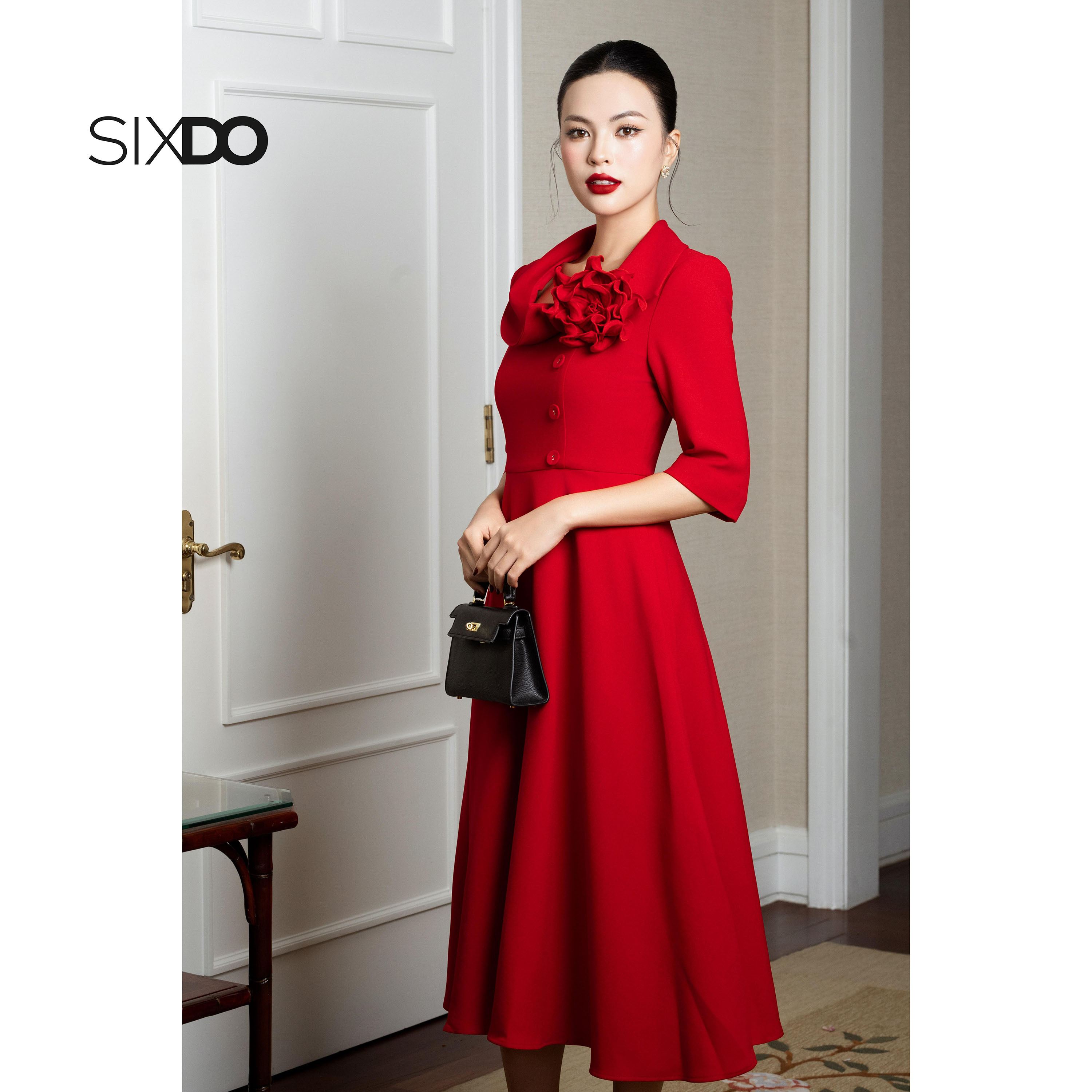 Mô tả Đầm woven đỏ dáng xòe phối hoa 3D SIXDO (Red Woven Flared Dress With Flower) - 1