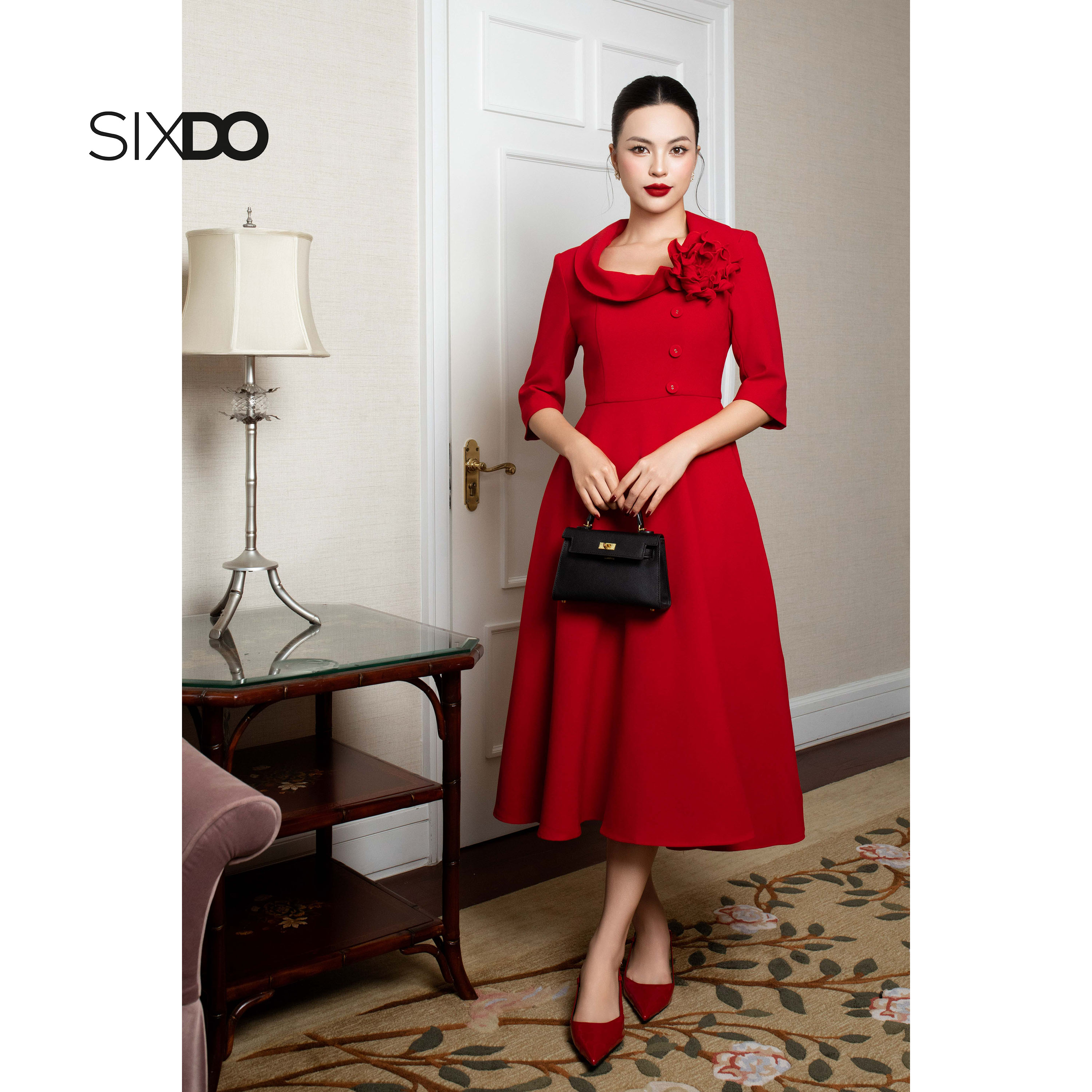 Mô tả Đầm woven đỏ dáng xòe phối hoa 3D SIXDO (Red Woven Flared Dress With Flower) - 3