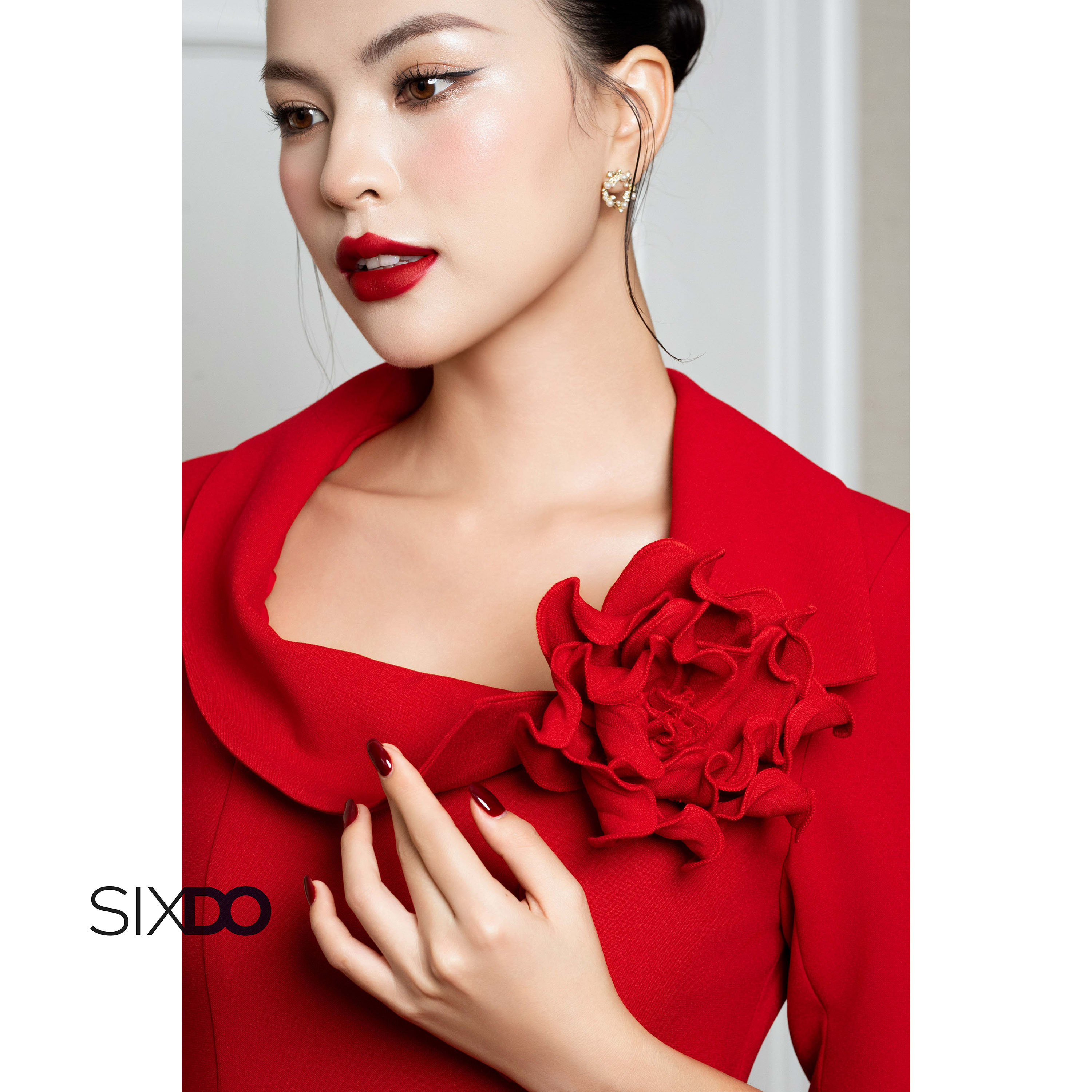 Mô tả Đầm woven đỏ dáng xòe phối hoa 3D SIXDO (Red Woven Flared Dress With Flower) - 4