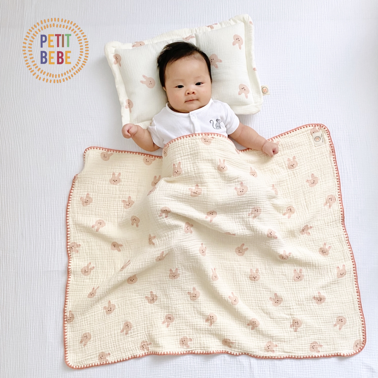 Mô tả Chăn đa năng 70x90cm viền thủ công cho bé PETIT BEBE muslin 4 lớp thấm hút thoáng khí - 1