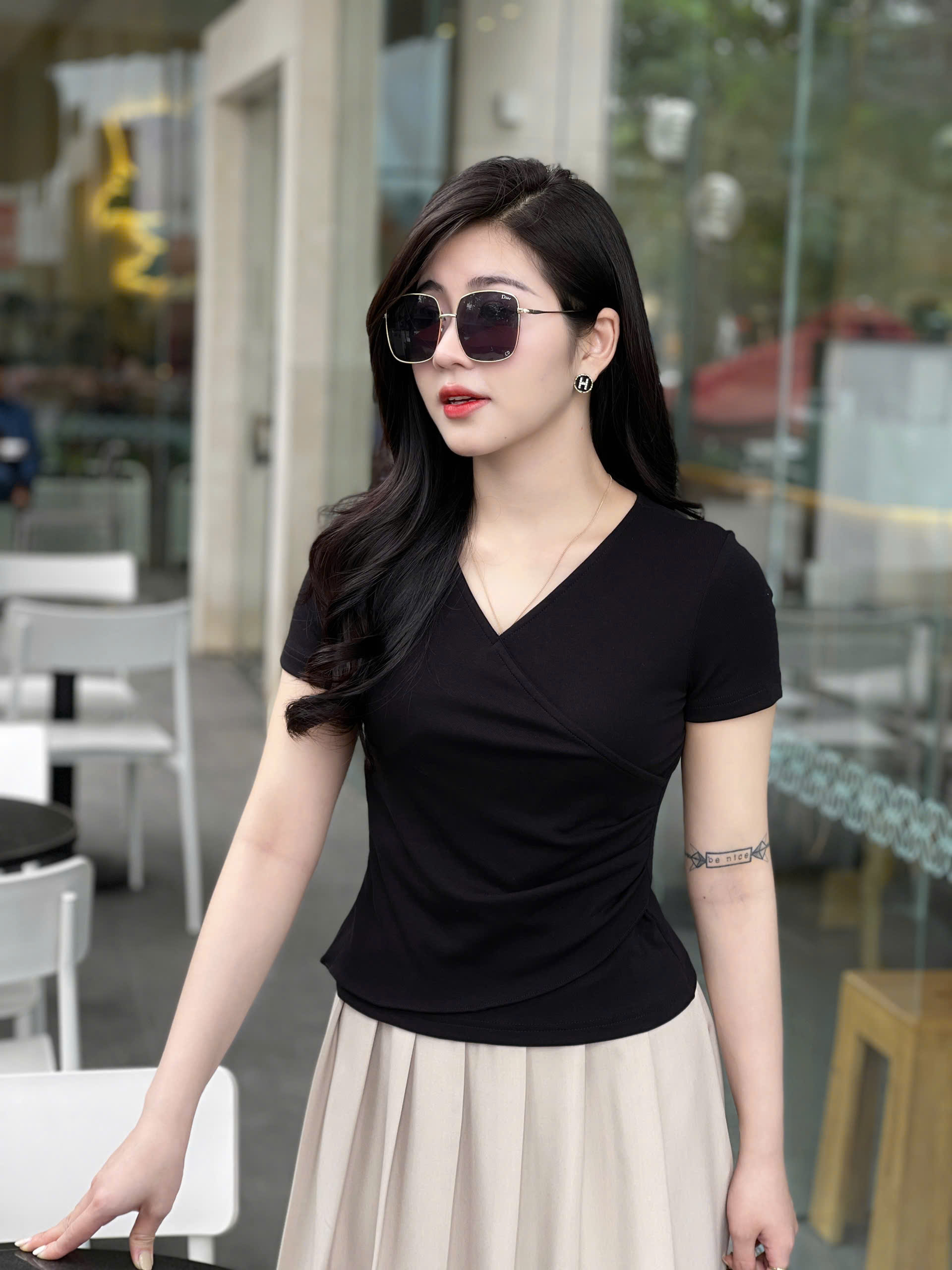 Mô tả Áo thun nữ che bụng sau sinh cổ tim dáng ôm nhẹ nhún eo Evalover - 1