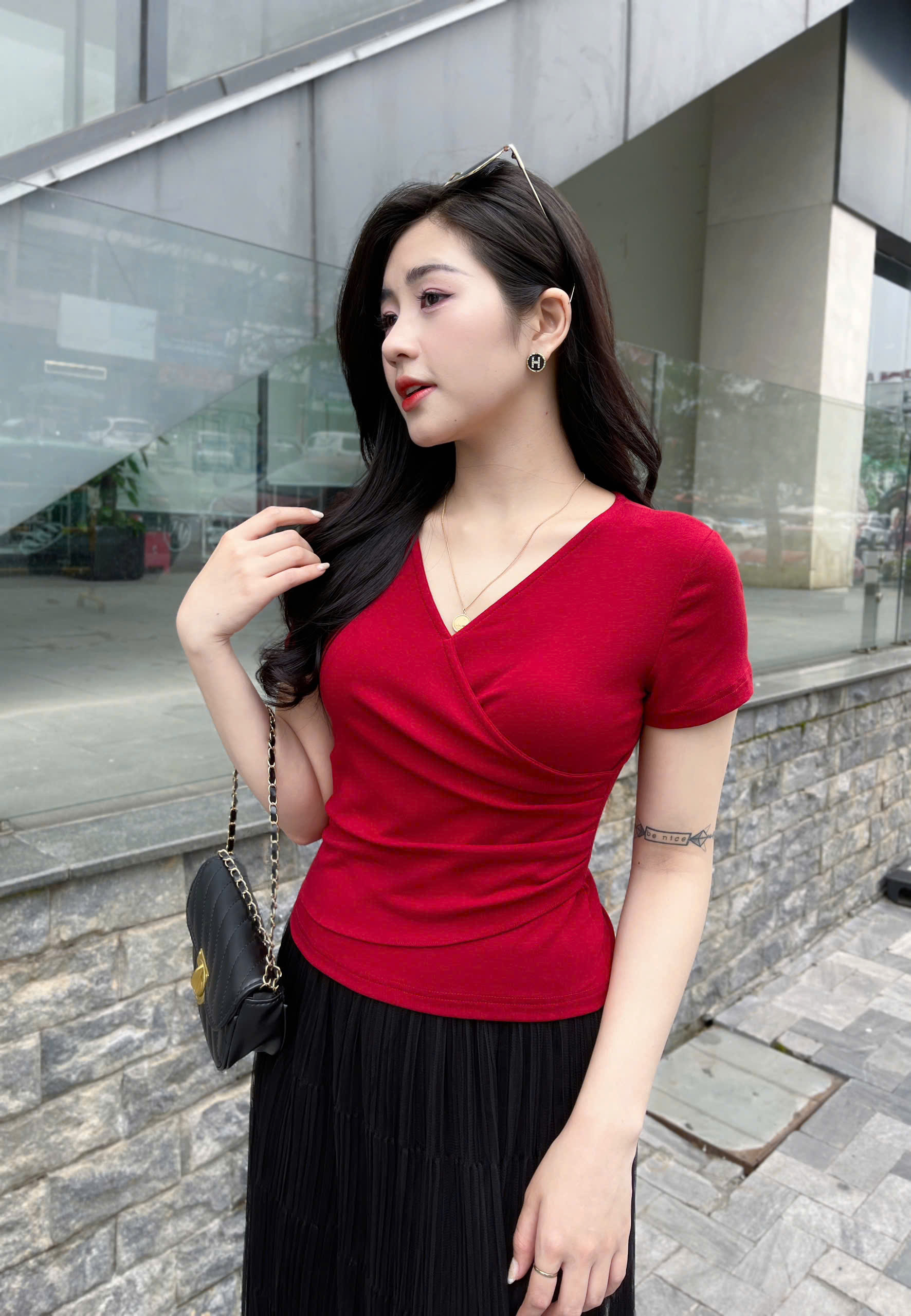Mô tả Áo thun nữ che bụng sau sinh cổ tim dáng ôm nhẹ nhún eo Evalover - 4