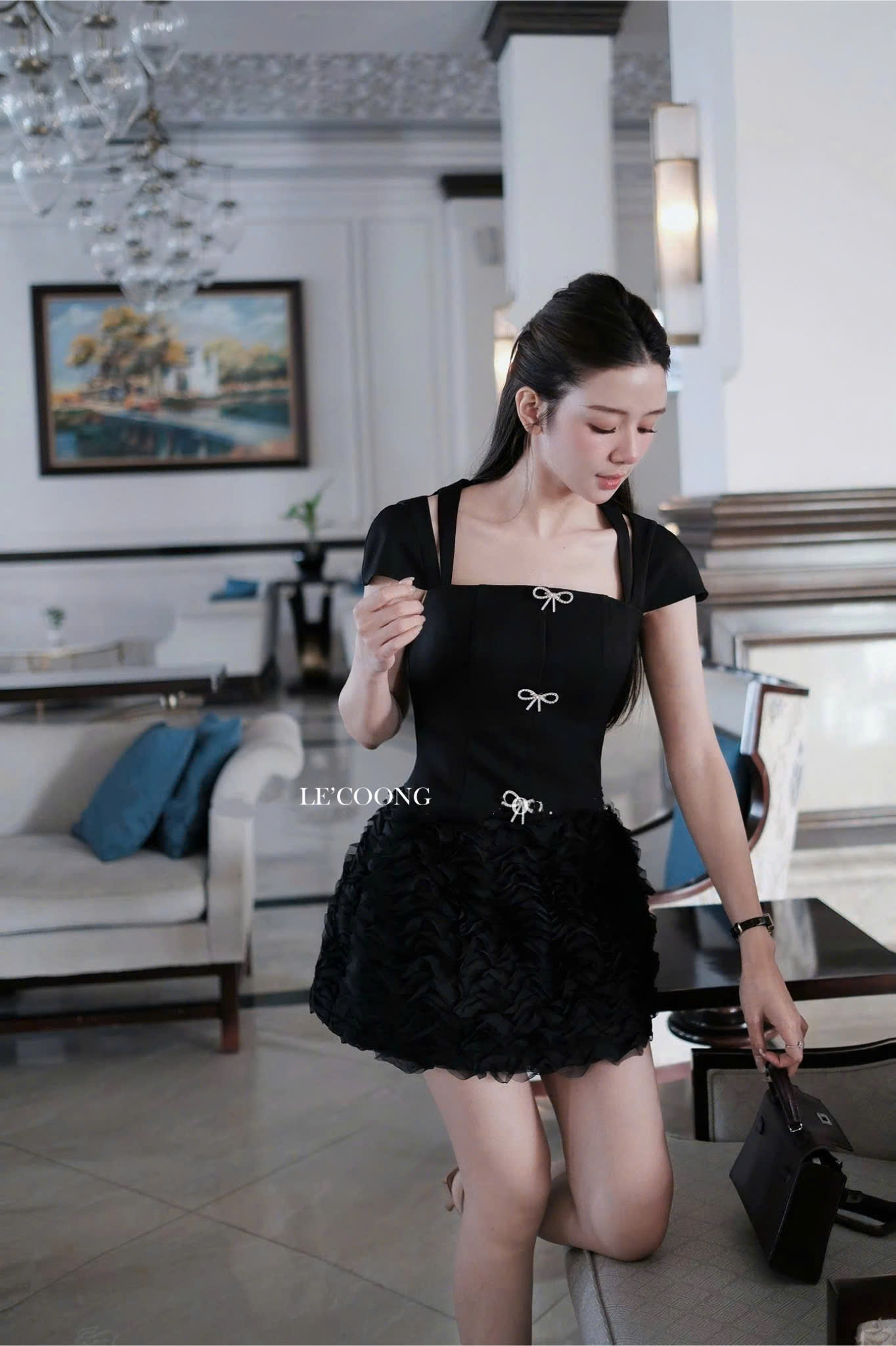 Mô tả Váy Đẹp Dáng Ngắn Hai Màu Be Đen LECOONG V778 Đầm Thiết Kế Xếp Tầng - 4