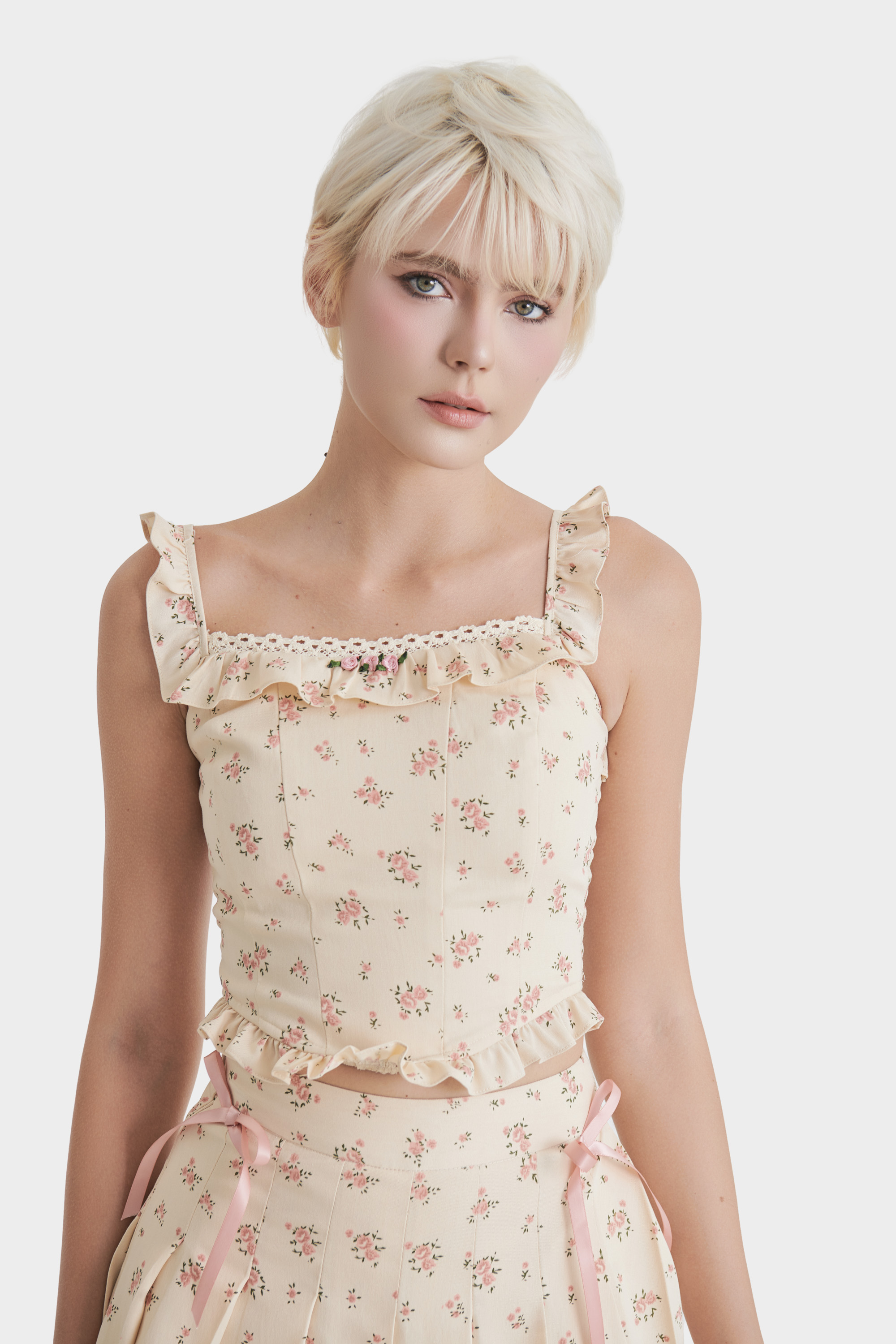 Mô tả Áo Croptop Kiểu Nữ MARC FASHION Kaki Hoa 2 Dây Phối Ren Ngực Smocking Lưng - FAQH030925 - 2