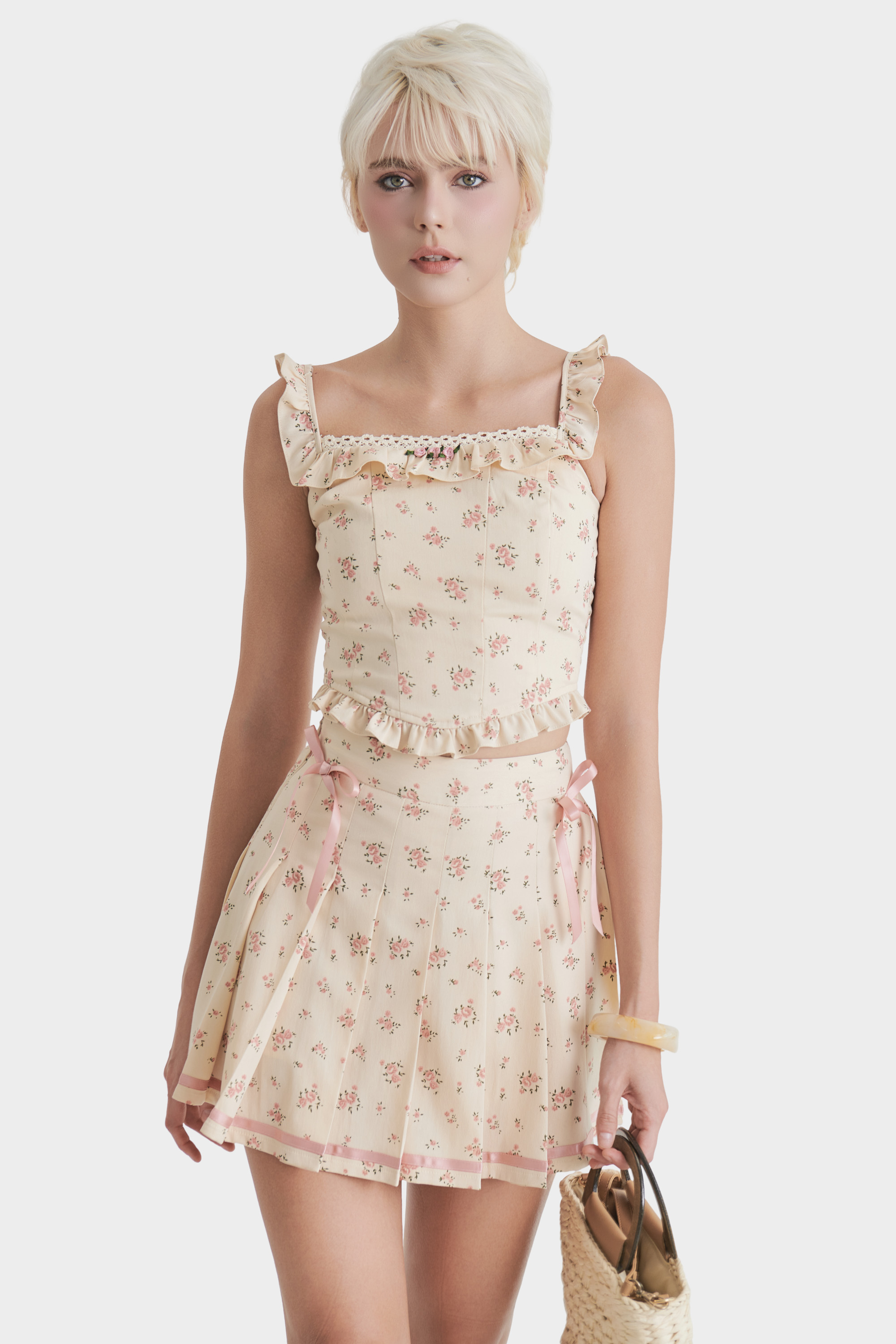 Mô tả Áo Croptop Kiểu Nữ MARC FASHION Kaki Hoa 2 Dây Phối Ren Ngực Smocking Lưng - FAQH030925 - 3
