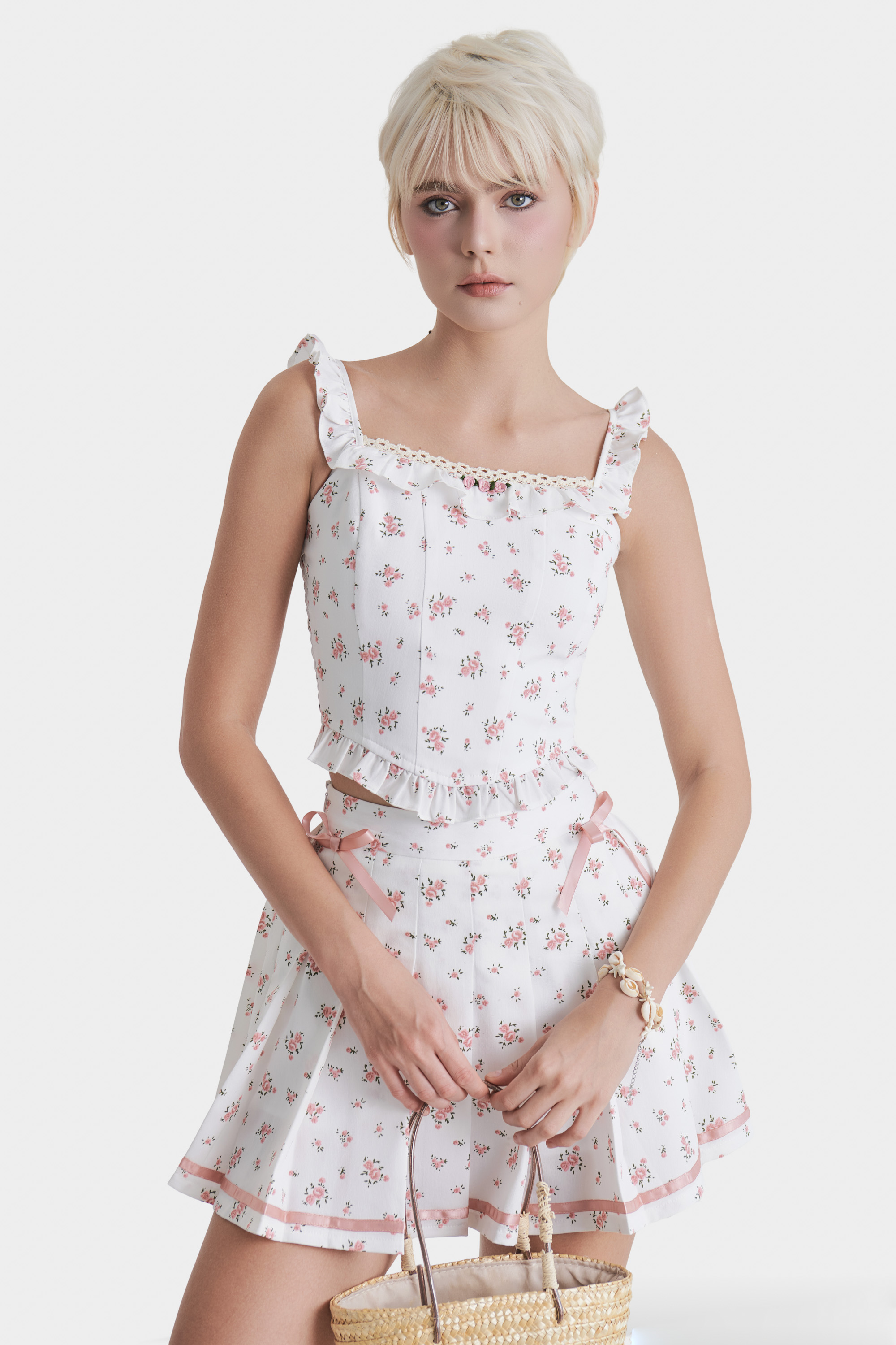 Mô tả Áo Croptop Kiểu Nữ MARC FASHION Kaki Hoa 2 Dây Phối Ren Ngực Smocking Lưng - FAQH030925 - 4