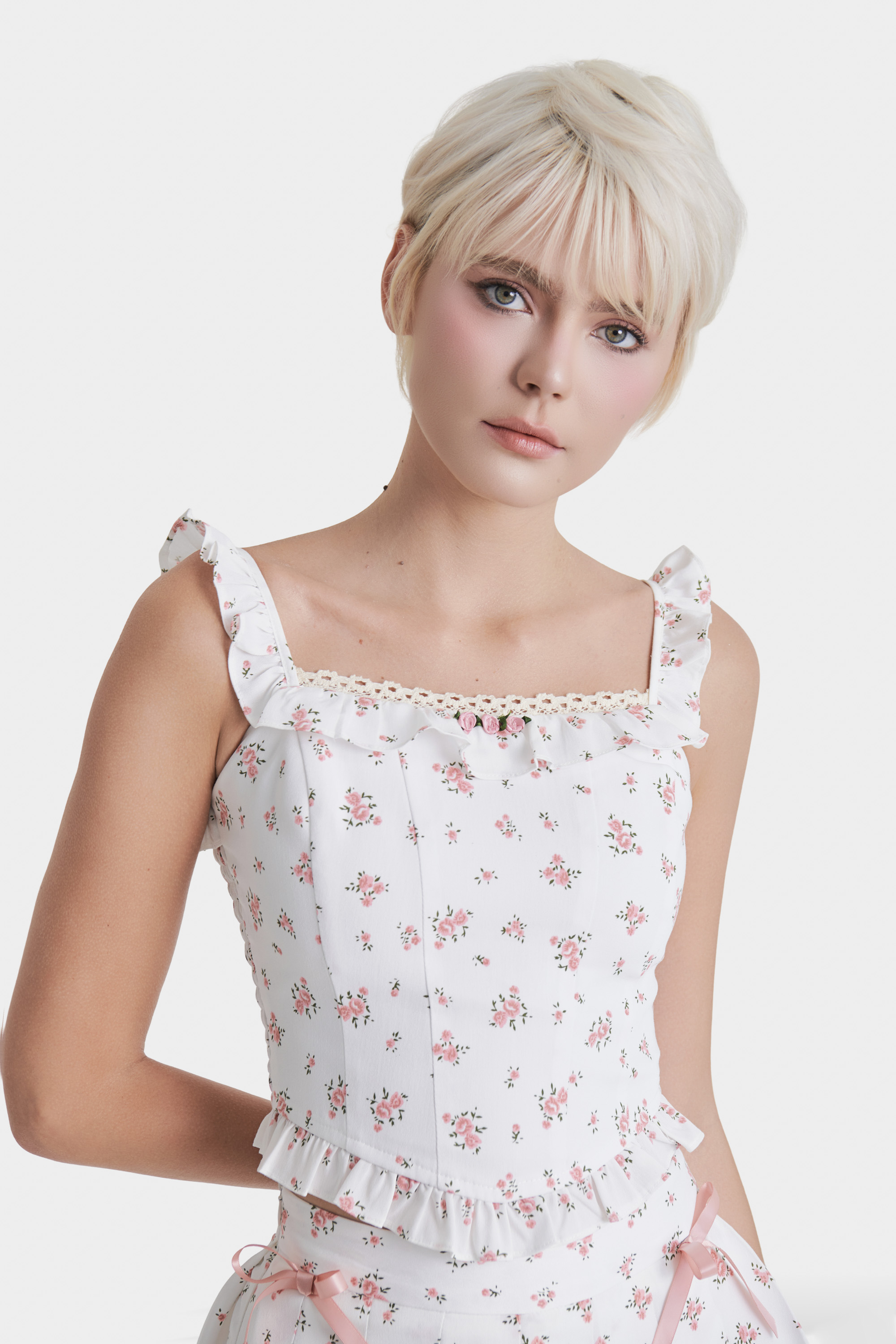 Mô tả Áo Croptop Kiểu Nữ MARC FASHION Kaki Hoa 2 Dây Phối Ren Ngực Smocking Lưng - FAQH030925 - 1