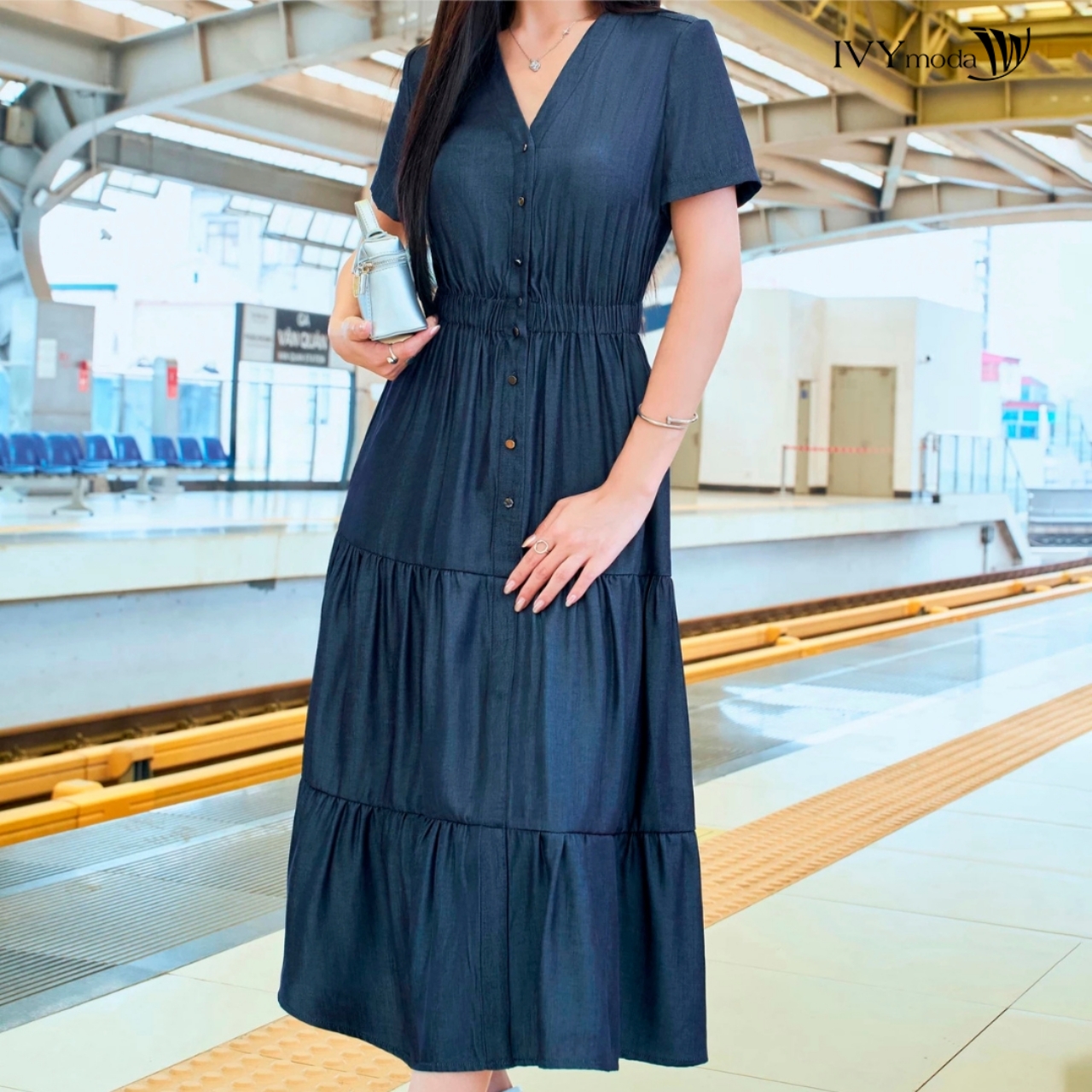Mô tả Button-Down Denim Dress – Đầm xòe xếp tầng, Đầm công sở dạo phố nữ IVY moda MS 47B0104 - 5