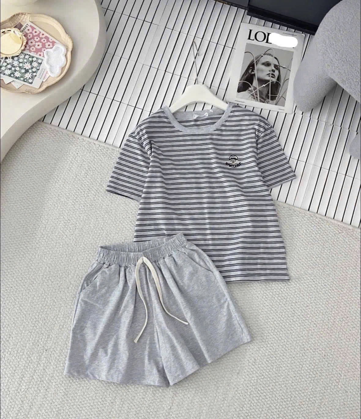 Mô tả Bộ đồ nữ classic dáng đùi chất cotton co giãn, mềm mát - 1