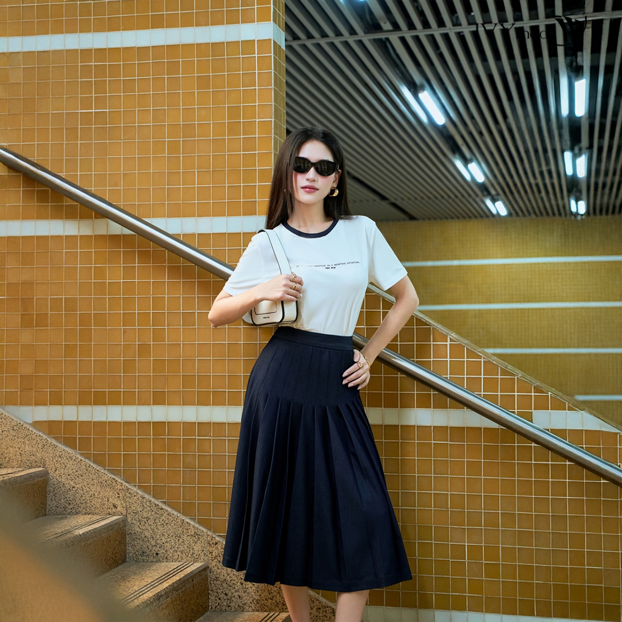 Mô tả Motion Skirt - Chân váy denim xếp ly, Chân váy công sở dạo phố nữ IVY moda MS 30B0106 - 4