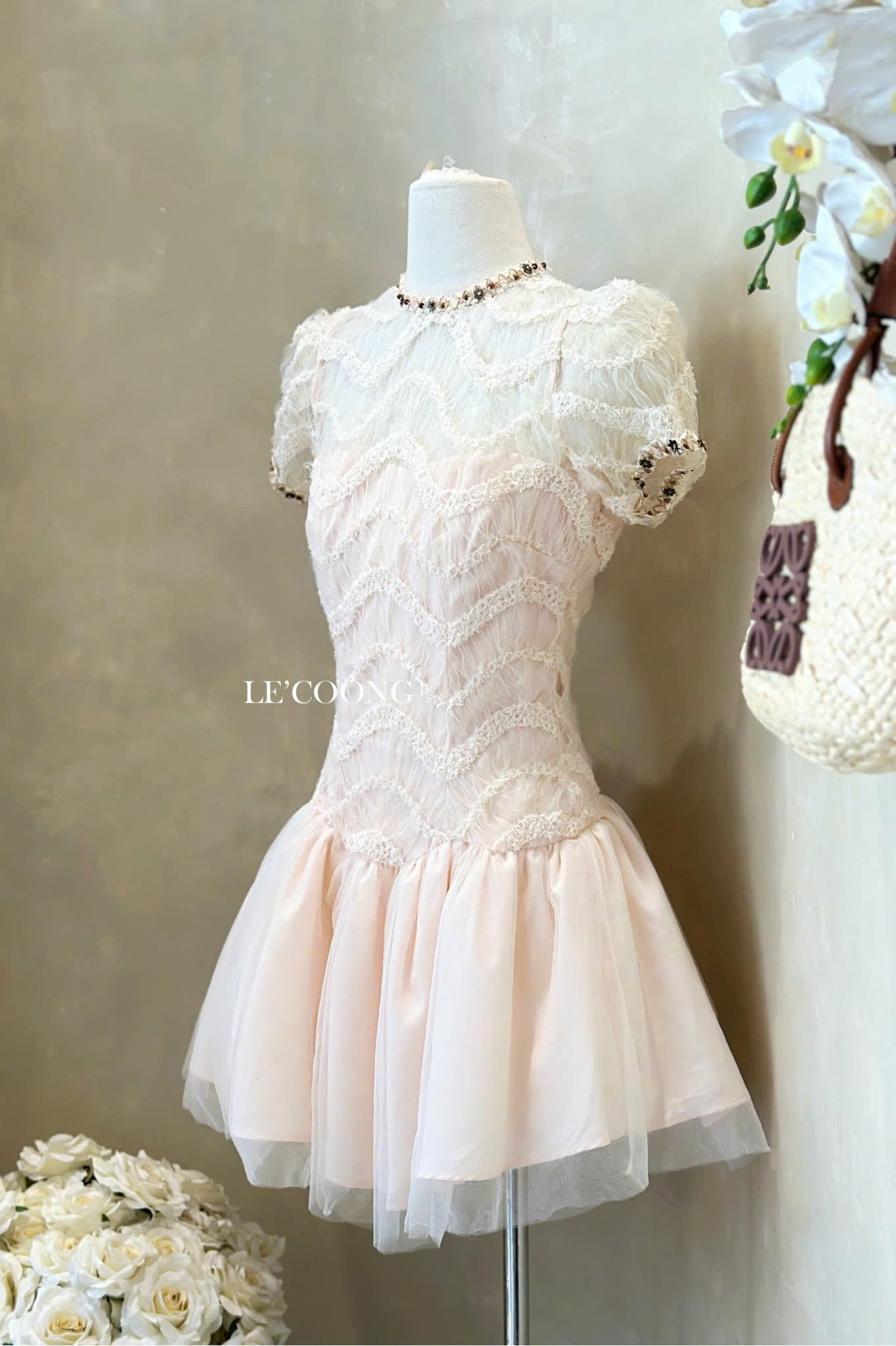 Mô tả Váy Đẹp Dáng Ngắn Phối Ren Lưới LECOONG V779 Đầm Tiểu Thư Màu Hồng Đi Tiệc Sang Chảnh - 4