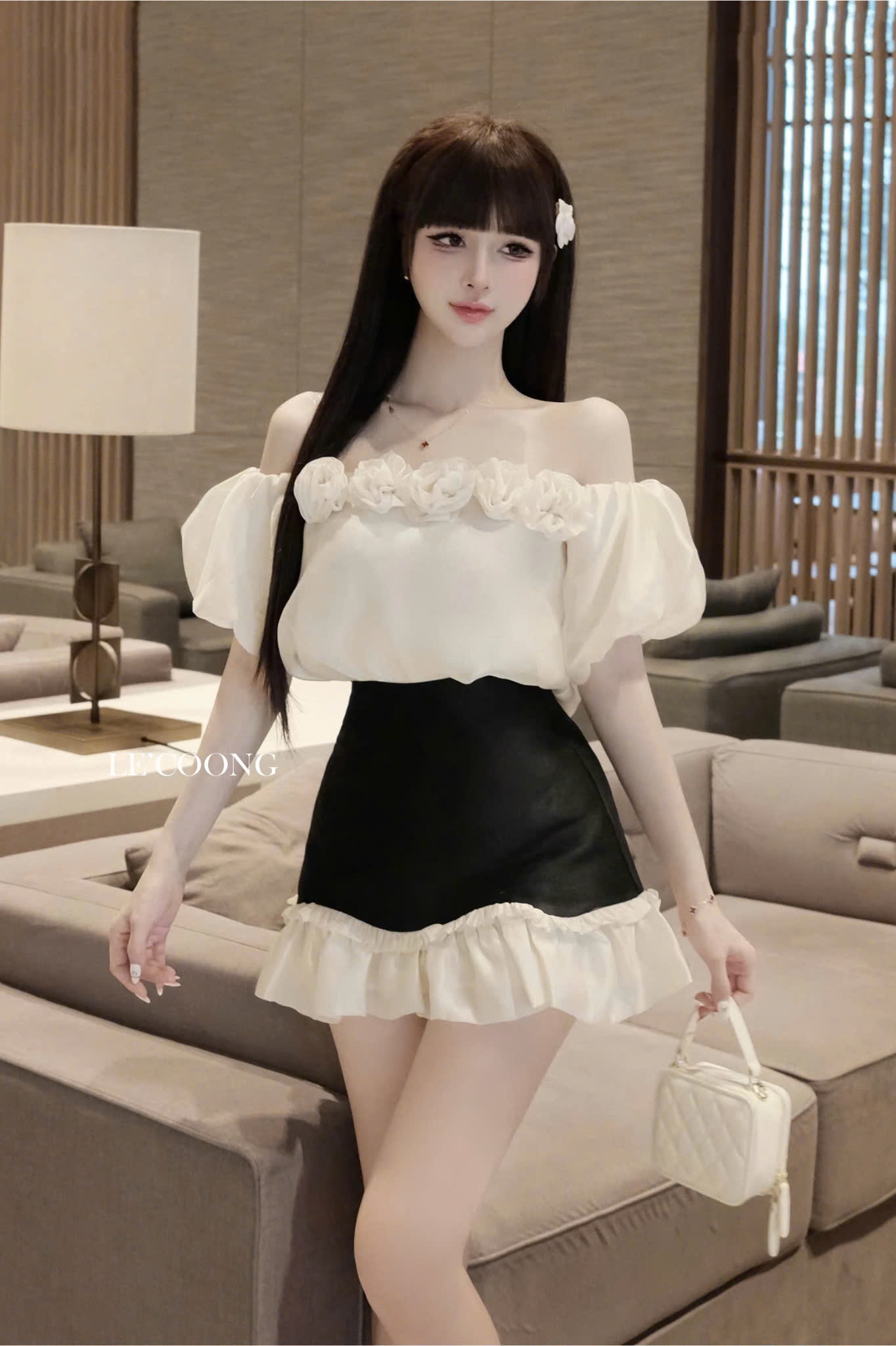 Mô tả Set Váy Đẹp Trễ Vai Đính Hoa LECOONG B216 Chân Váy Phối Đen Trắng Đi Biển Sang - 2