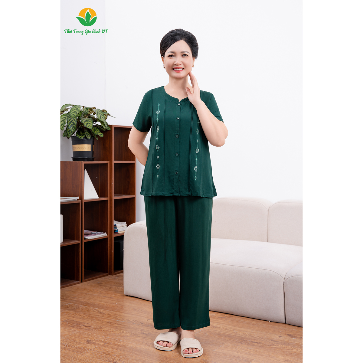 Mô tả Bộ lanh mở cúc trung niên Việt Thắng, quần dài, áo cộc tay, cổ tàu thêu - B28.2401 - 5
