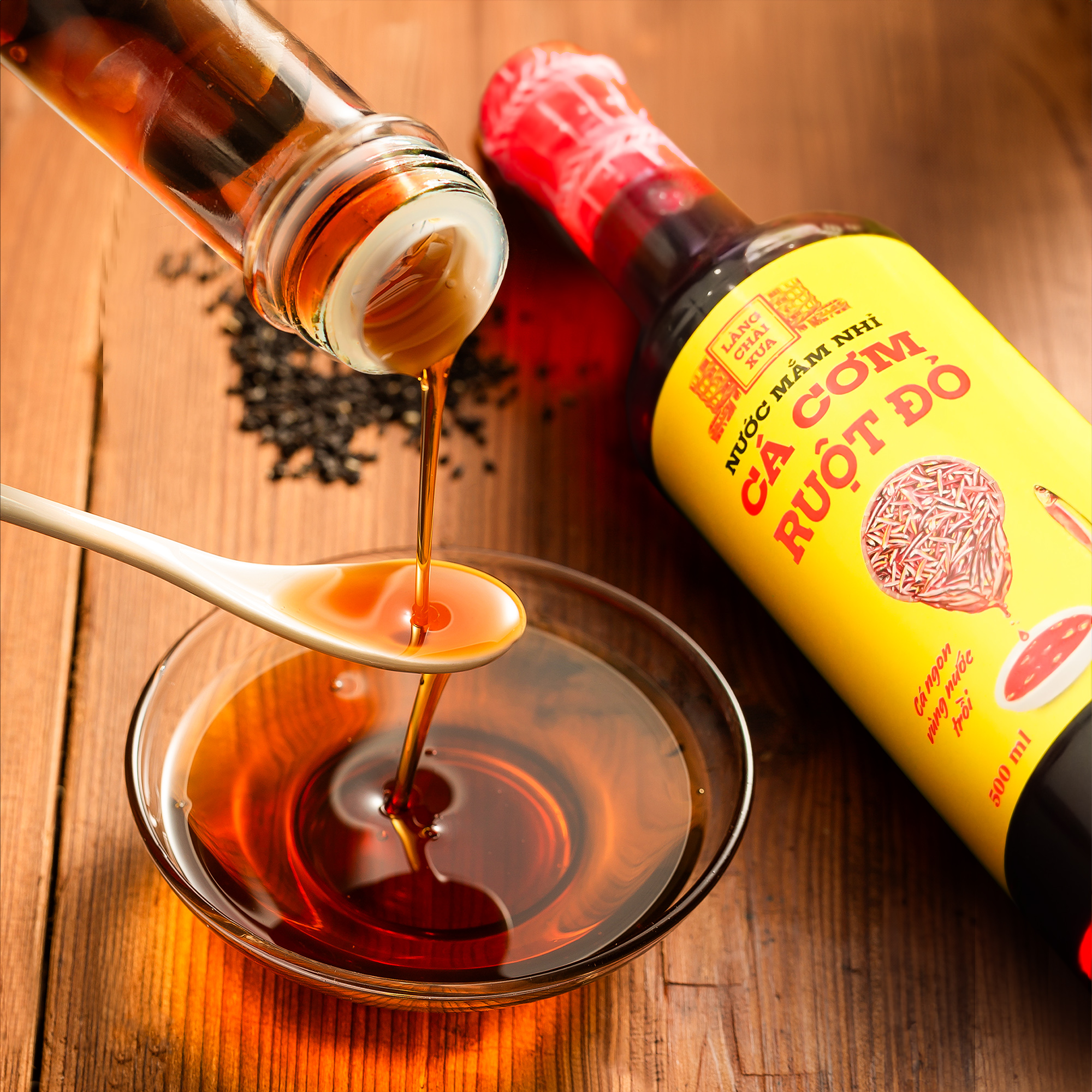 Mô tả Nước mắm nhỉ cá cơm ruột đỏ Làng Chài Xưa 500ml/chai cá ngon vùng nước trồi 300 năm truyền thống - 2