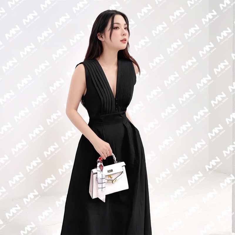 Mô tả Đầm dự tiệc MINA dáng xoè midi cổ chữ V xếp ly ngực sát nách màu đen sang trọng quyến rũ xinh đẹp MN182 - 3