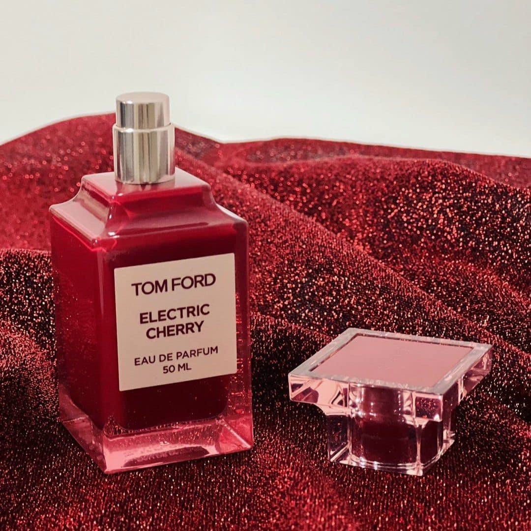 N C Hoa Chi T Ml Unisex Tom Ford Electric Cherry H Ng Th M B Ng N