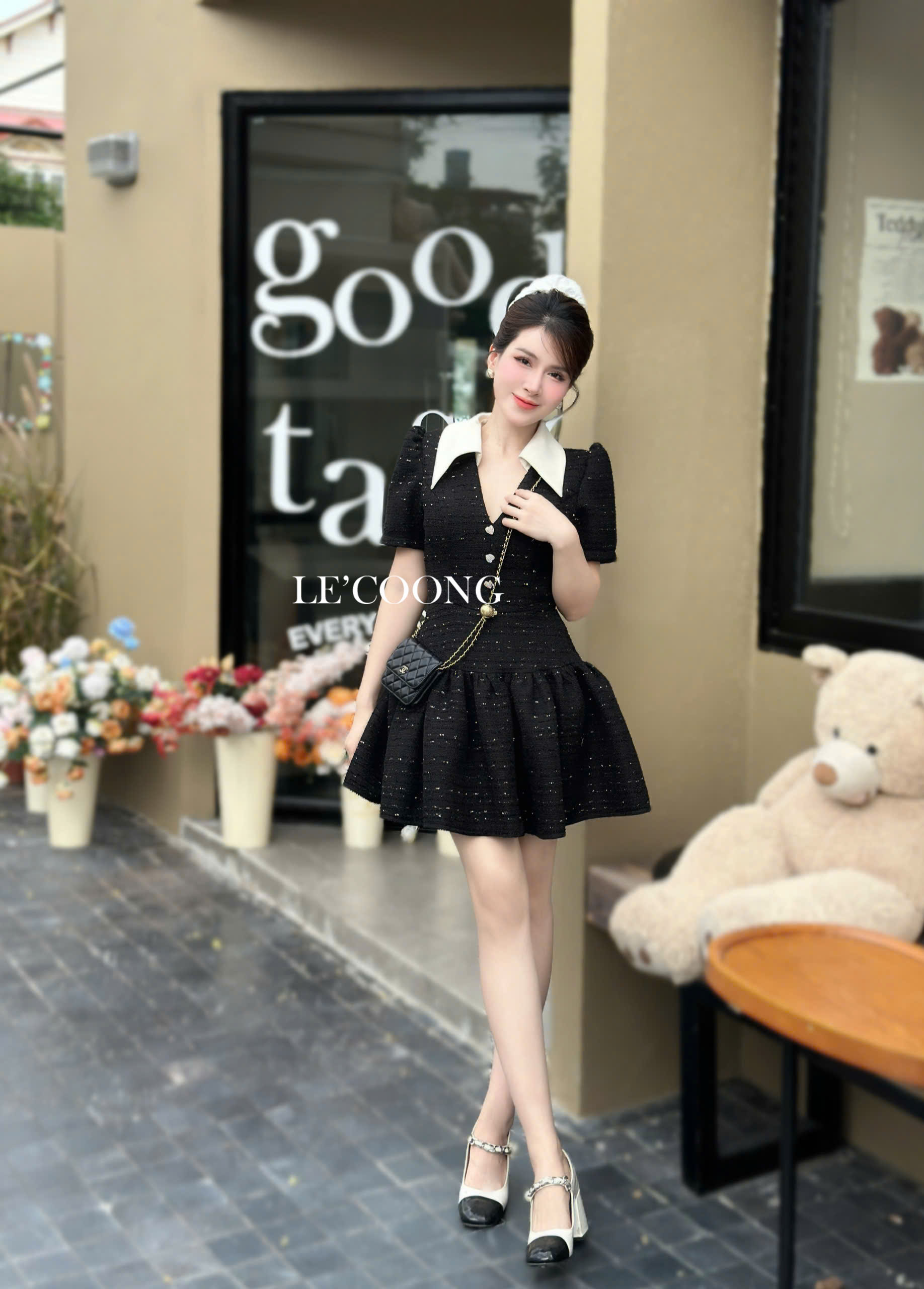 Mô tả Váy Tiểu Thư Dáng Ngắn Cổ V LECOONG V682  Đầm Đẹp Xòe Bồng Màu Đỏ Đen Xanh - 1