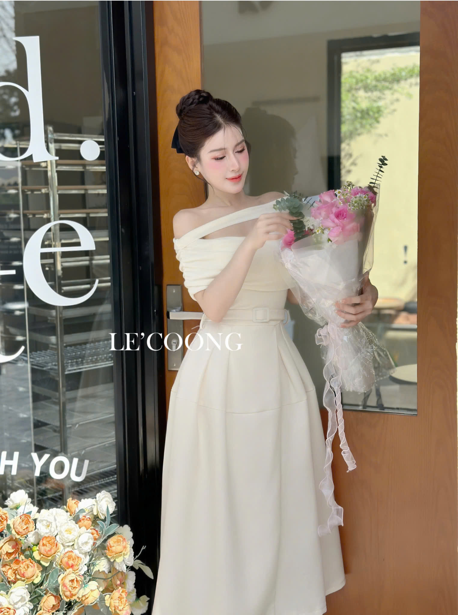 Mô tả Váy Tiểu Thư Dáng Dài Trễ Vai Thắt Đai   LECOONG V691 Đầm Đẹp Sang Chảnh Màu Đen Be - 1