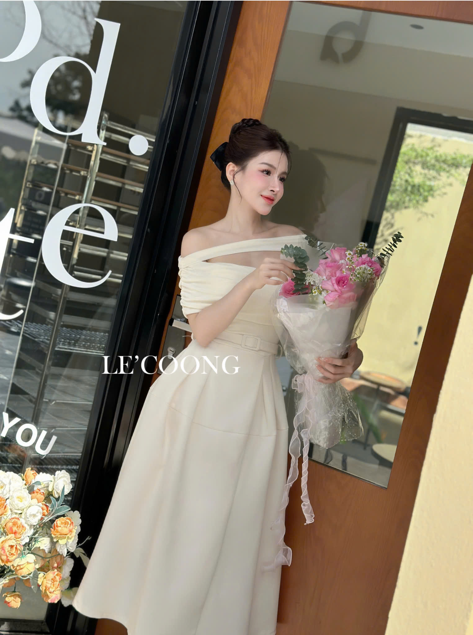 Mô tả Váy Tiểu Thư Dáng Dài Trễ Vai Thắt Đai   LECOONG V691 Đầm Đẹp Sang Chảnh Màu Đen Be - 4