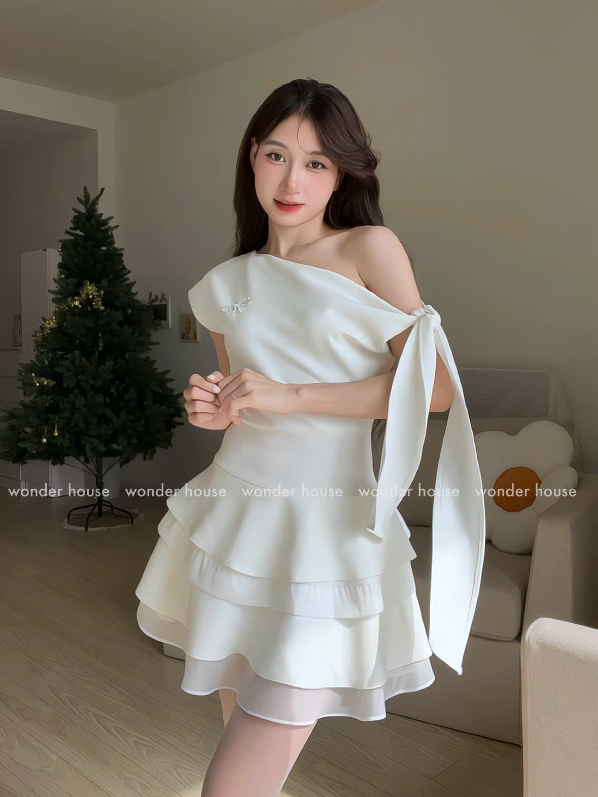 Mô tả Lucie Dress Wonderhouse Đầm xéo vai cột nơ dáng xòe chất vải dày vừa phải dự tiệc, dạo phố sang trọng - 3