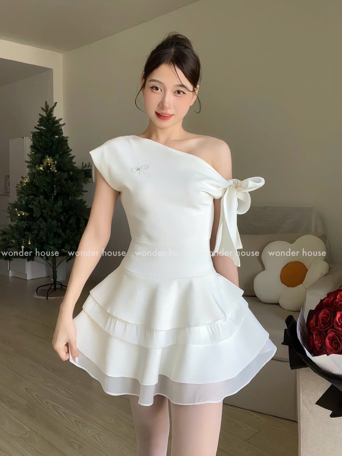 Mô tả Lucie Dress Wonderhouse Đầm xéo vai cột nơ dáng xòe chất vải dày vừa phải dự tiệc, dạo phố sang trọng - 1