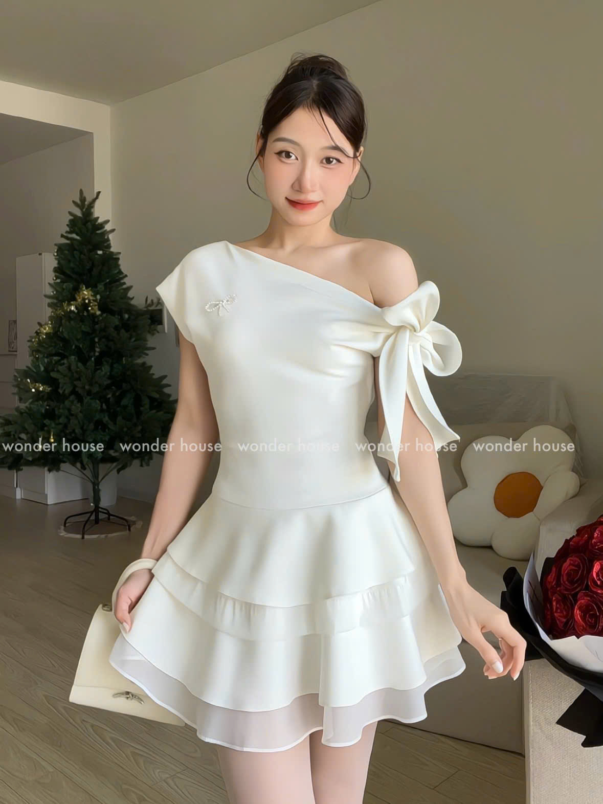 Mô tả Lucie Dress Wonderhouse Đầm xéo vai cột nơ dáng xòe chất vải dày vừa phải dự tiệc, dạo phố sang trọng - 4