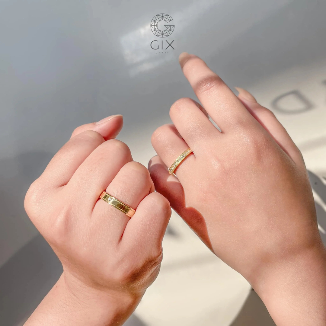 Mô tả Nhẫn cưới platinum thiết kế đơn giản đẹp đính kim cương thiên nhiên khắc chữ Gix Jewel - 1