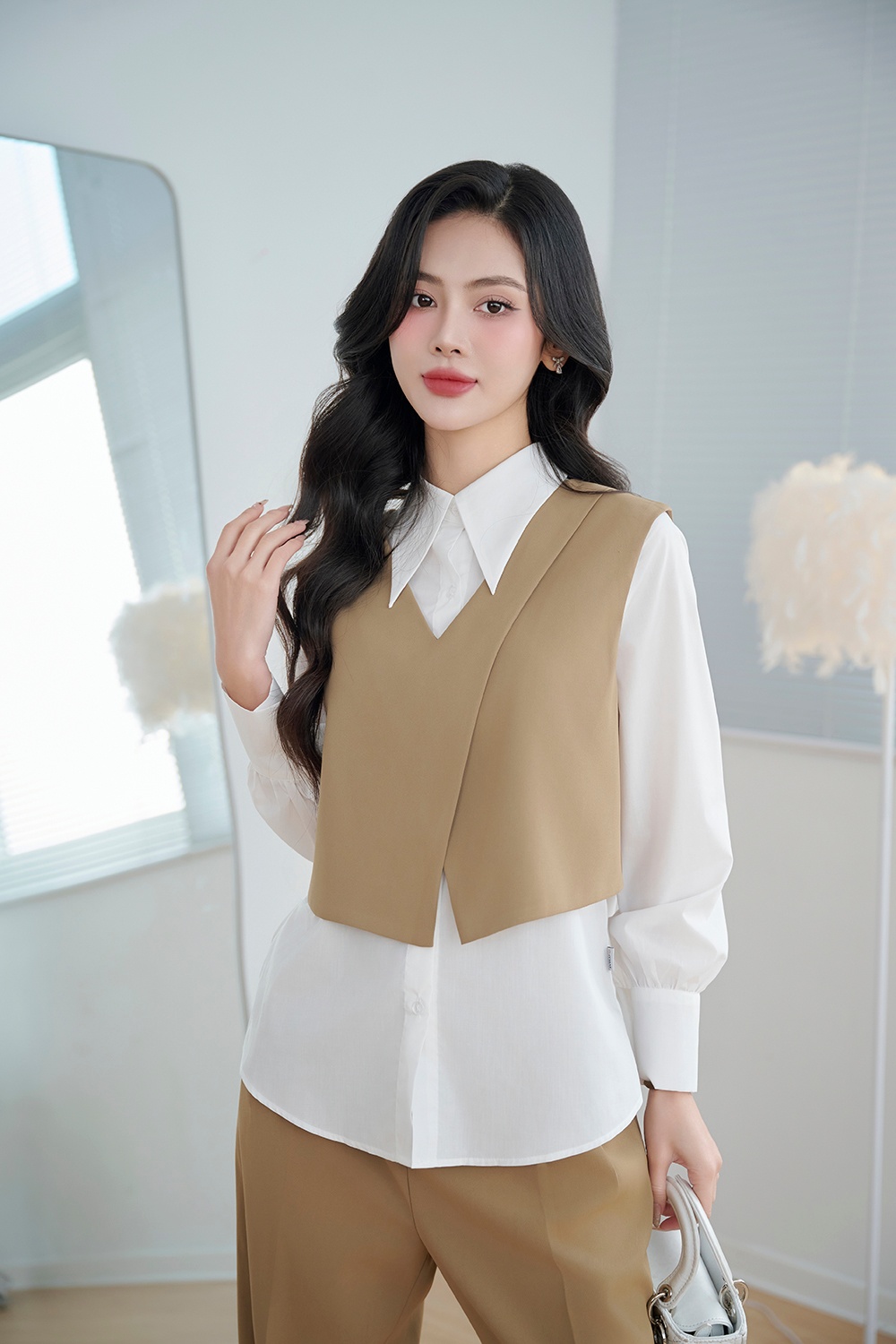 Mô tả Áo Sơ Mi Nữ 𝐂𝐂𝐇𝐀𝐓 Kiểu 2 Chi Tiết Roses Chất Liệu Tuytsi Cao Cấp 23FDS8013ST - 1