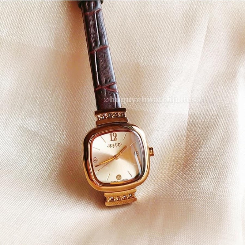 Chi tiết dây da nâu Julius JA-863