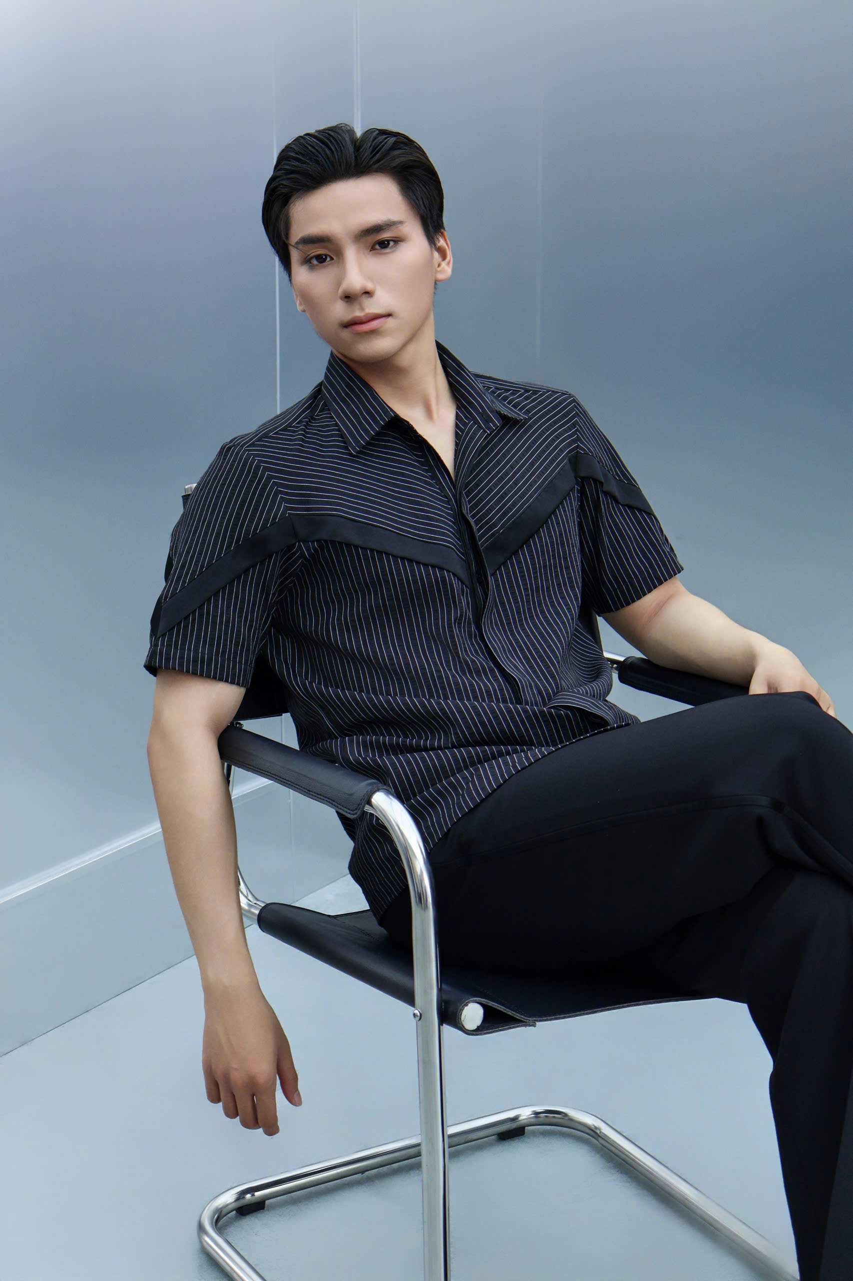 Mô tả Áo sơ mi nam sọc tay ngắn SIMTU điểm nhấn phối viền phi bóng, chất liệu cotton cao cấp thoáng mát | SM045 - 2