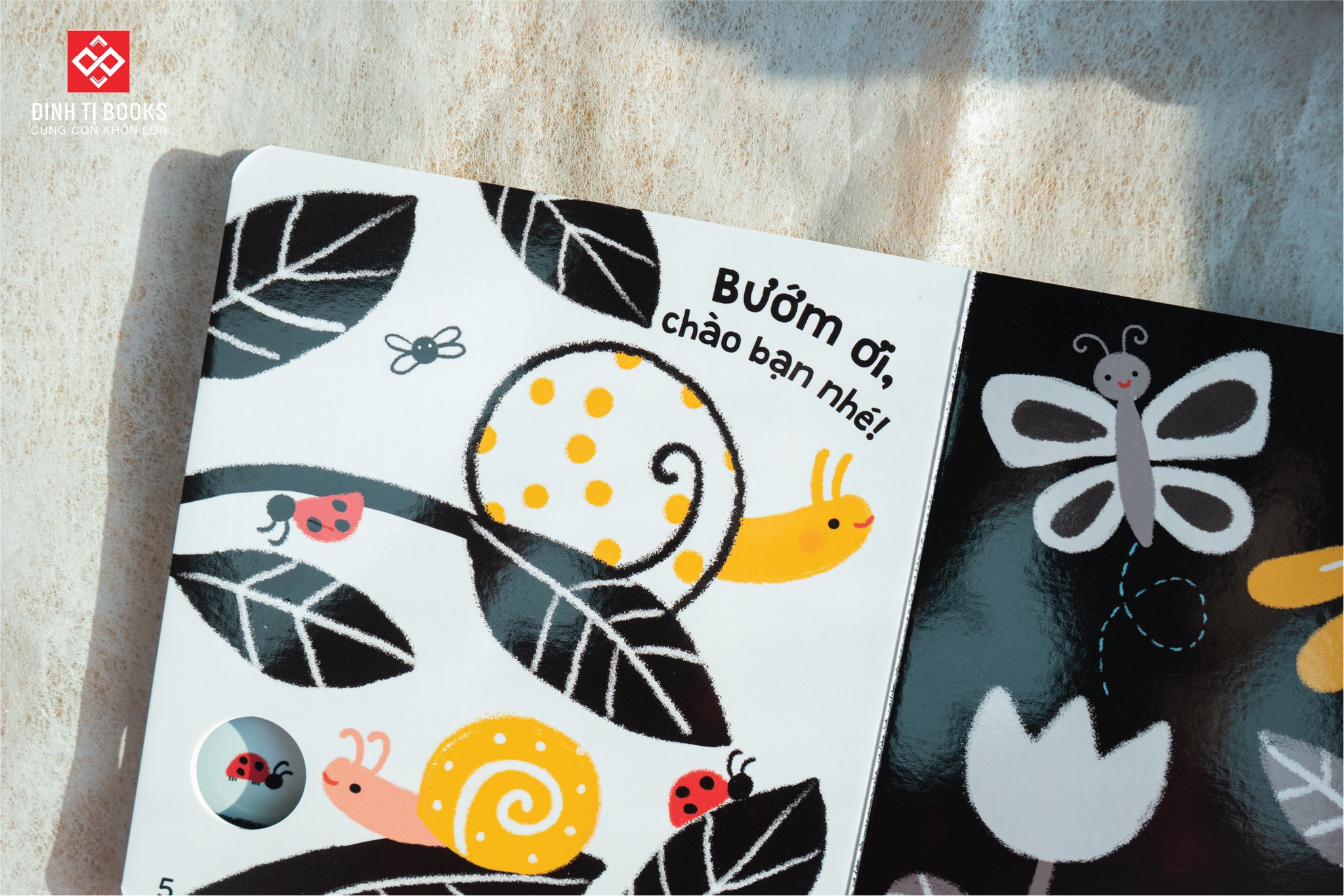 Mô tả Sách kích thích thị giác - Đen trắng và màu sắc tương phản cho bé 0 -3 tuổi - Đinh Tị Books - 2